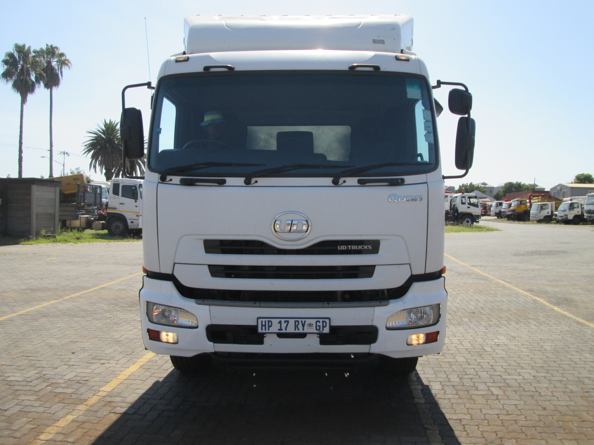 2018 UD QUON GW26-450 TRUCK TRACTOR 246563KM - Image 2