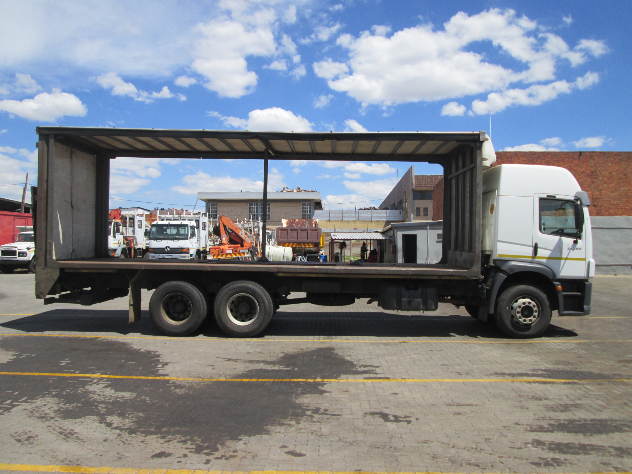 2016 VW CONSTELLATION 24.250 12TON CURTAIN SIDES - 292437KM - Image 8