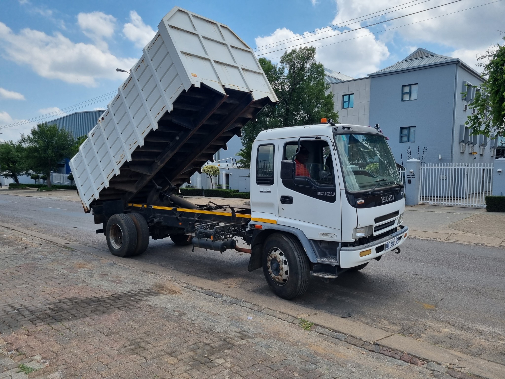 2008 ISUZU FTR800 8TON CLOSED BODY TIPPER