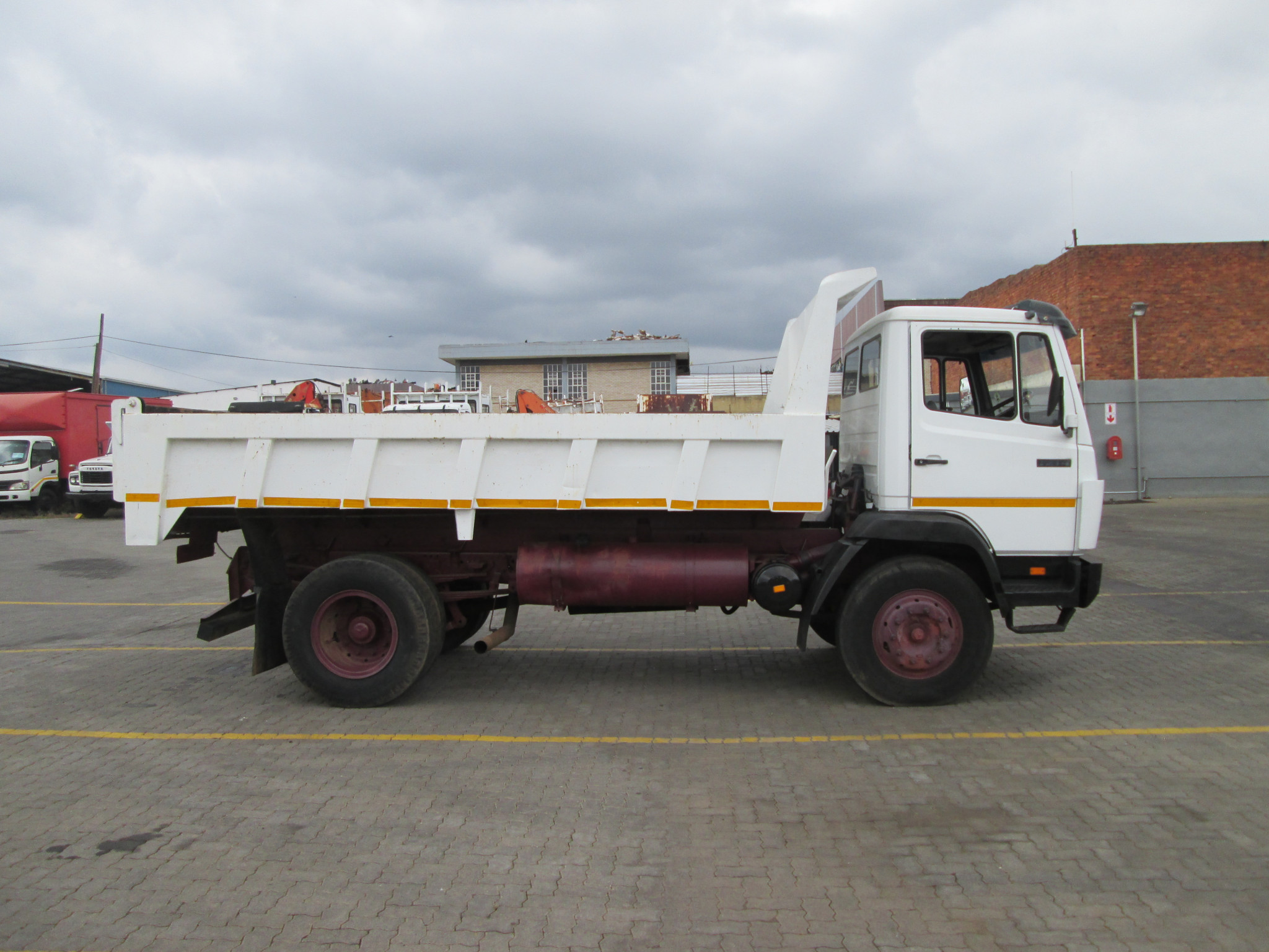 1993 MERCEDES BENZ 1214 6CUBE TIPPER - Image 8