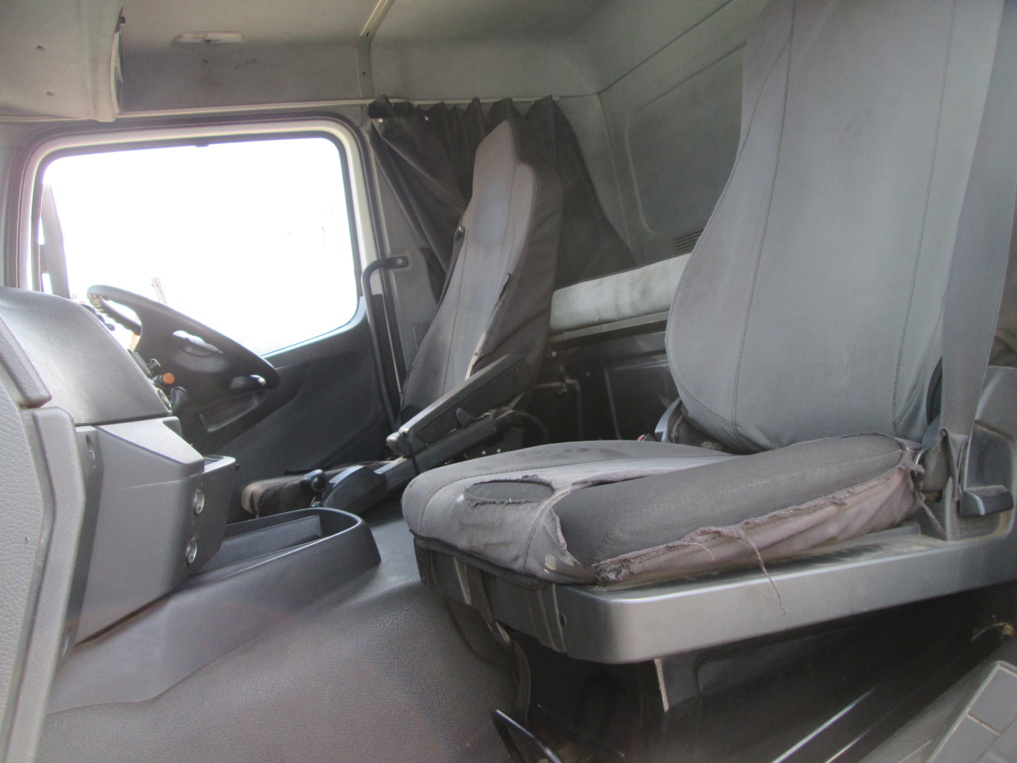 2018 MERCEDES BENZ 3340 AXOR TRUCK TRACTOR 262859KM - Image 11