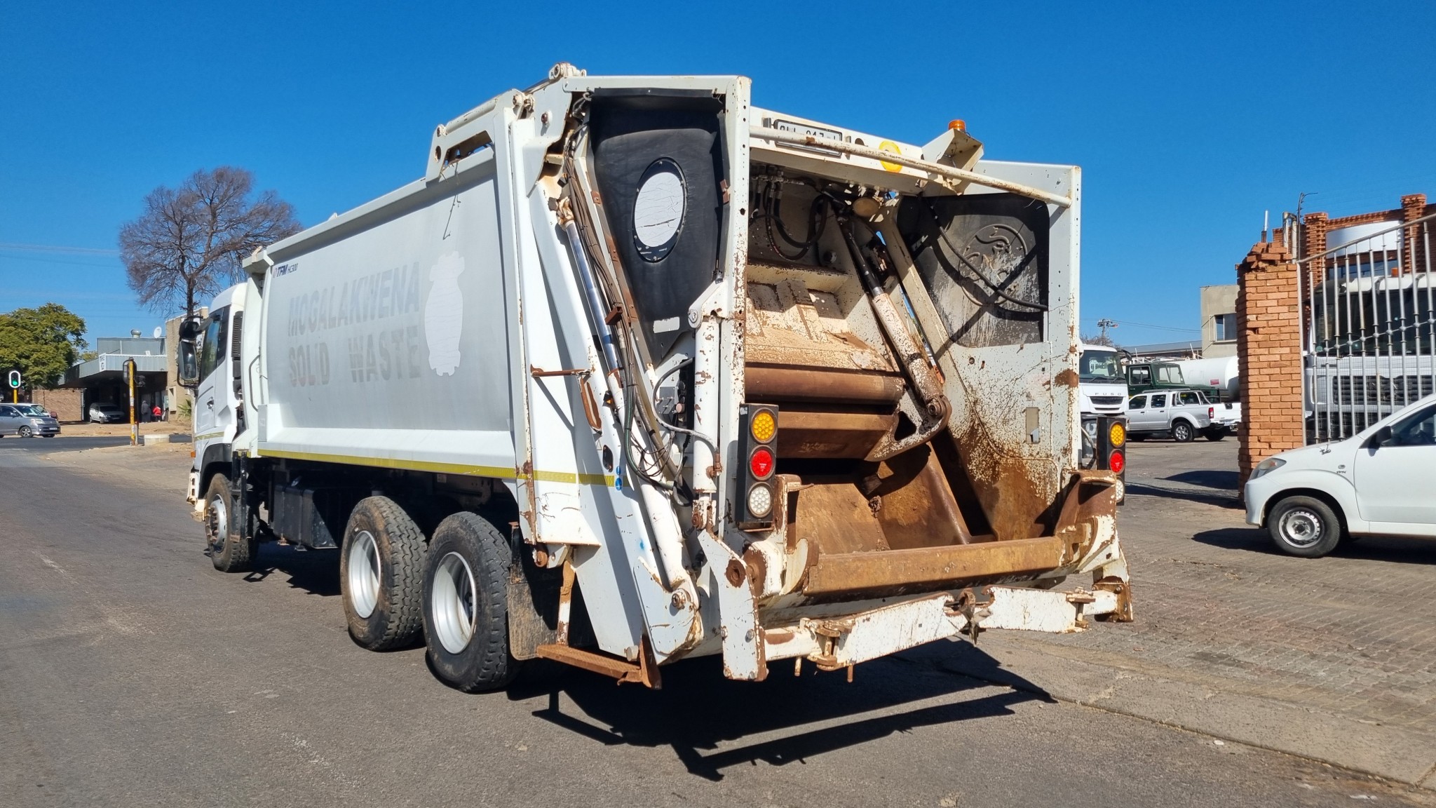 2012 UD330 COMPACTOR - Image 5