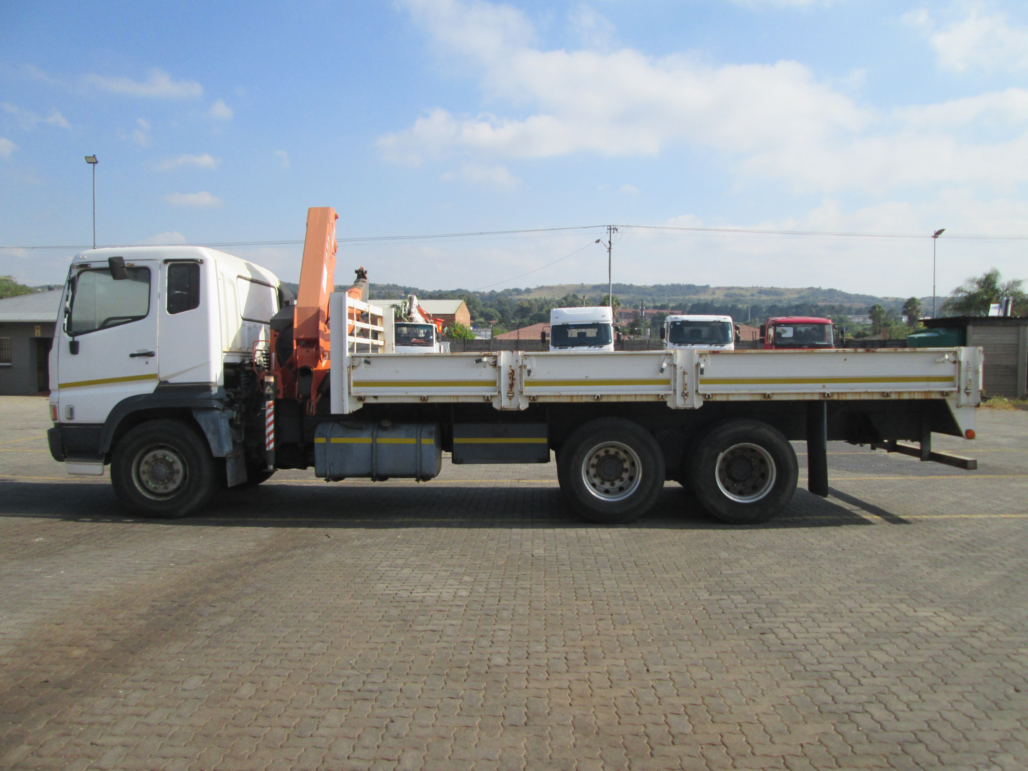 2007 FUSO FV26-340 12TON DROPSIDE WITH P15000L BONFIGLIOLI CRANE 376865KM - Image 7