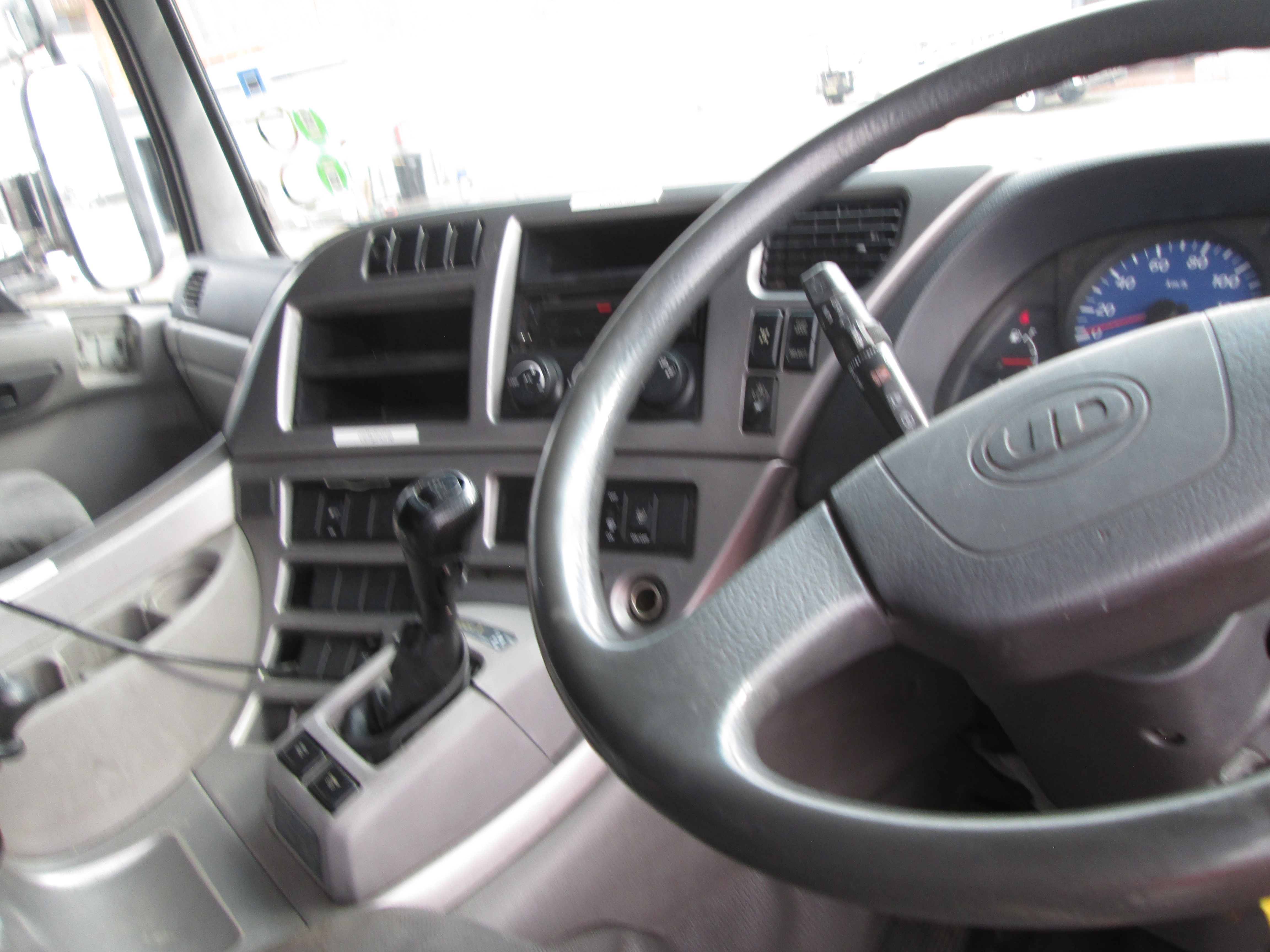 2018 UD QUON GW26-450 TRUCK TRACTOR 311225KM - Image 12