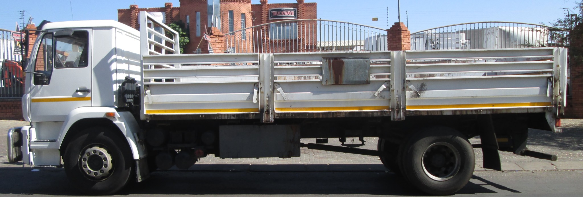 2013 MAN 15-220 8TON DROPSIDE BODY - Image 4