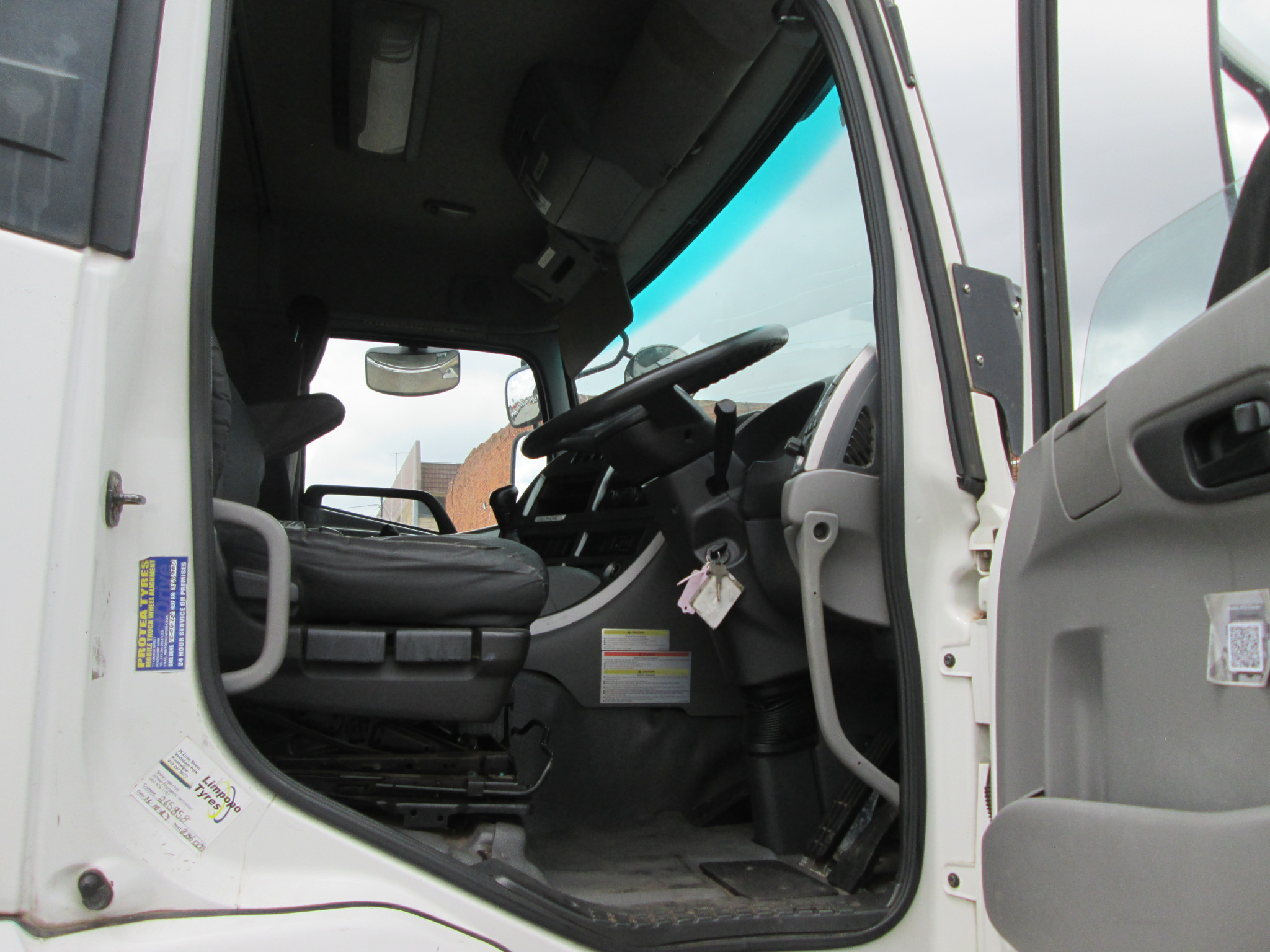 2018 UD QUON GW26-450 TRUCK TRACTOR 365971KM - Image 10