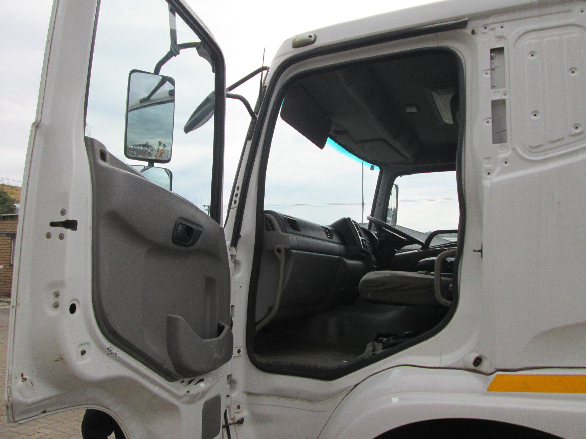 2012 UD PKE250 CRONER 8TON DROPSIDE WITH HIAB X CL 8-1 - Image 9