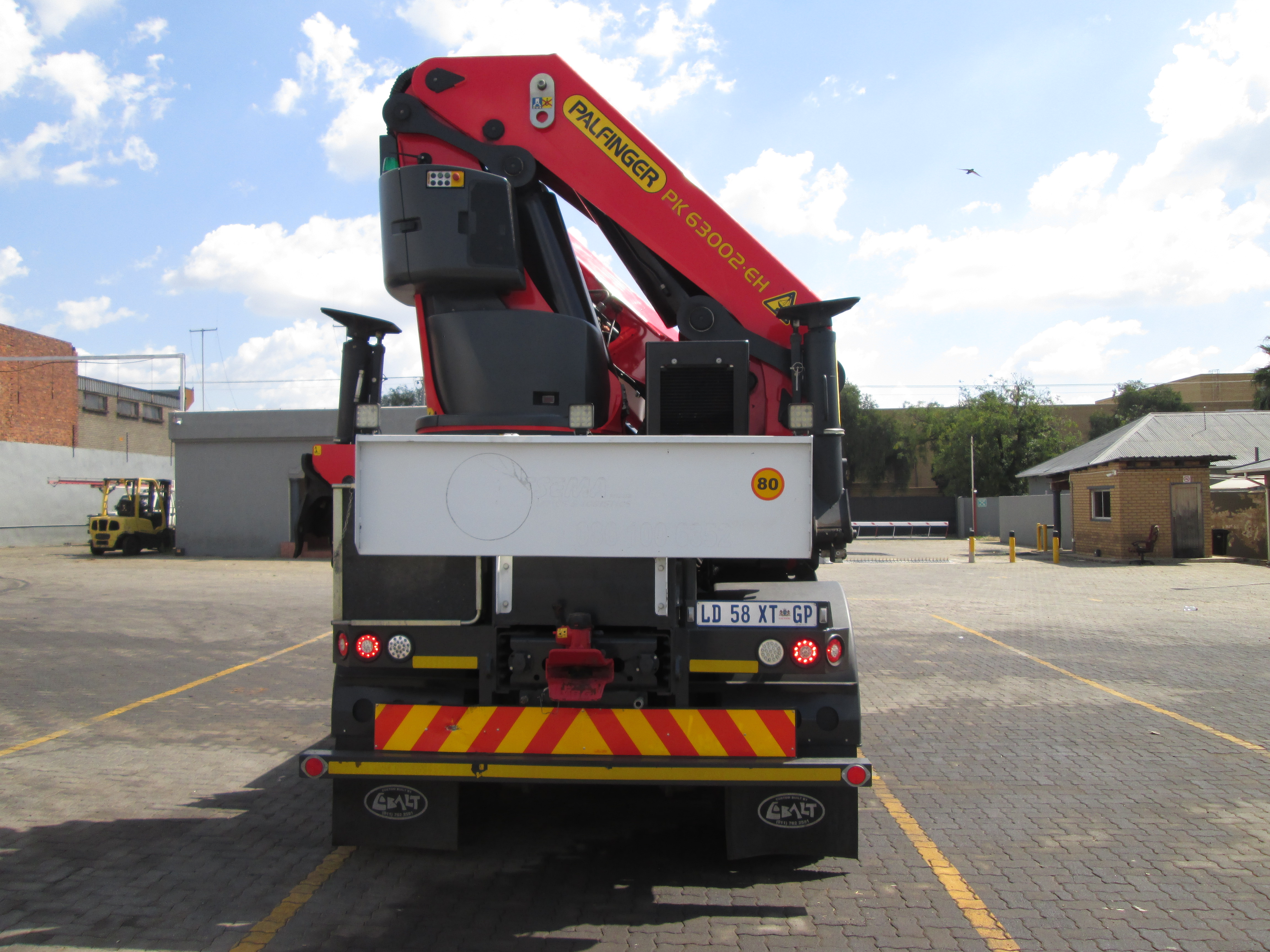 2023 Mercedes Benz AROCS 4152 Twin steer 8x4 flat deck Equipped with rear mount PK63002 EH crane - Image 10