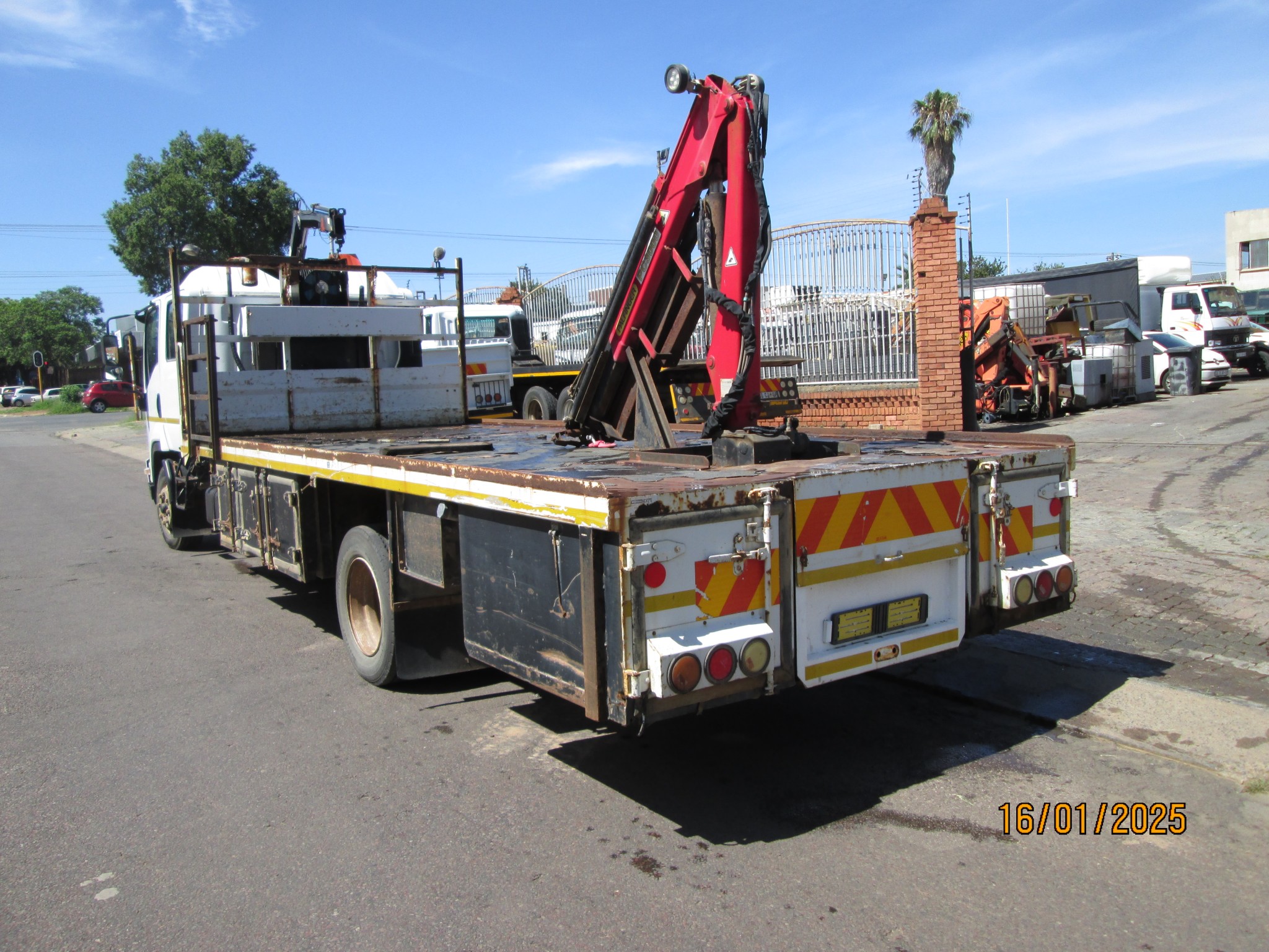 2012 ISUZU FSR750 DOUBLE CAB FLATDECK WITH PC3000 CRANE - Image 5