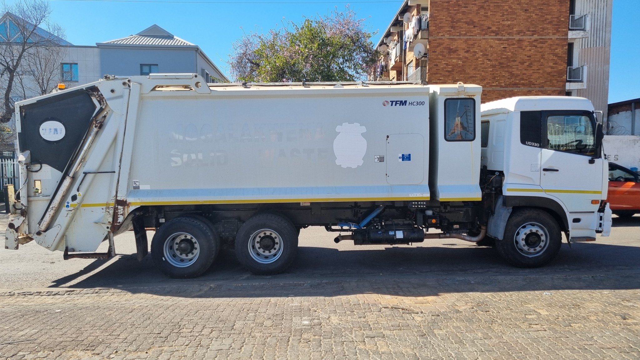 2012 UD330 COMPACTOR - Image 8