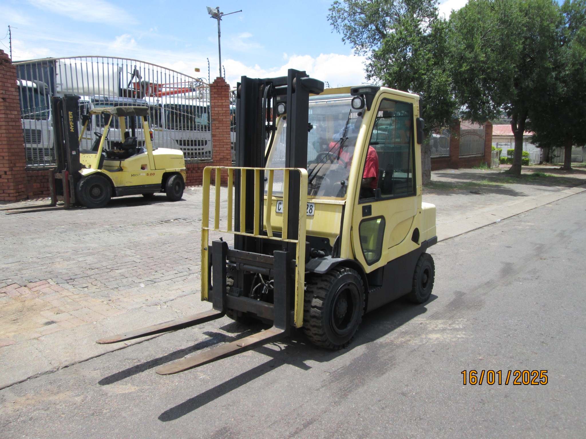 2011 HYSTER H3 OFT 2.4TON FORKLIFT - Image 4