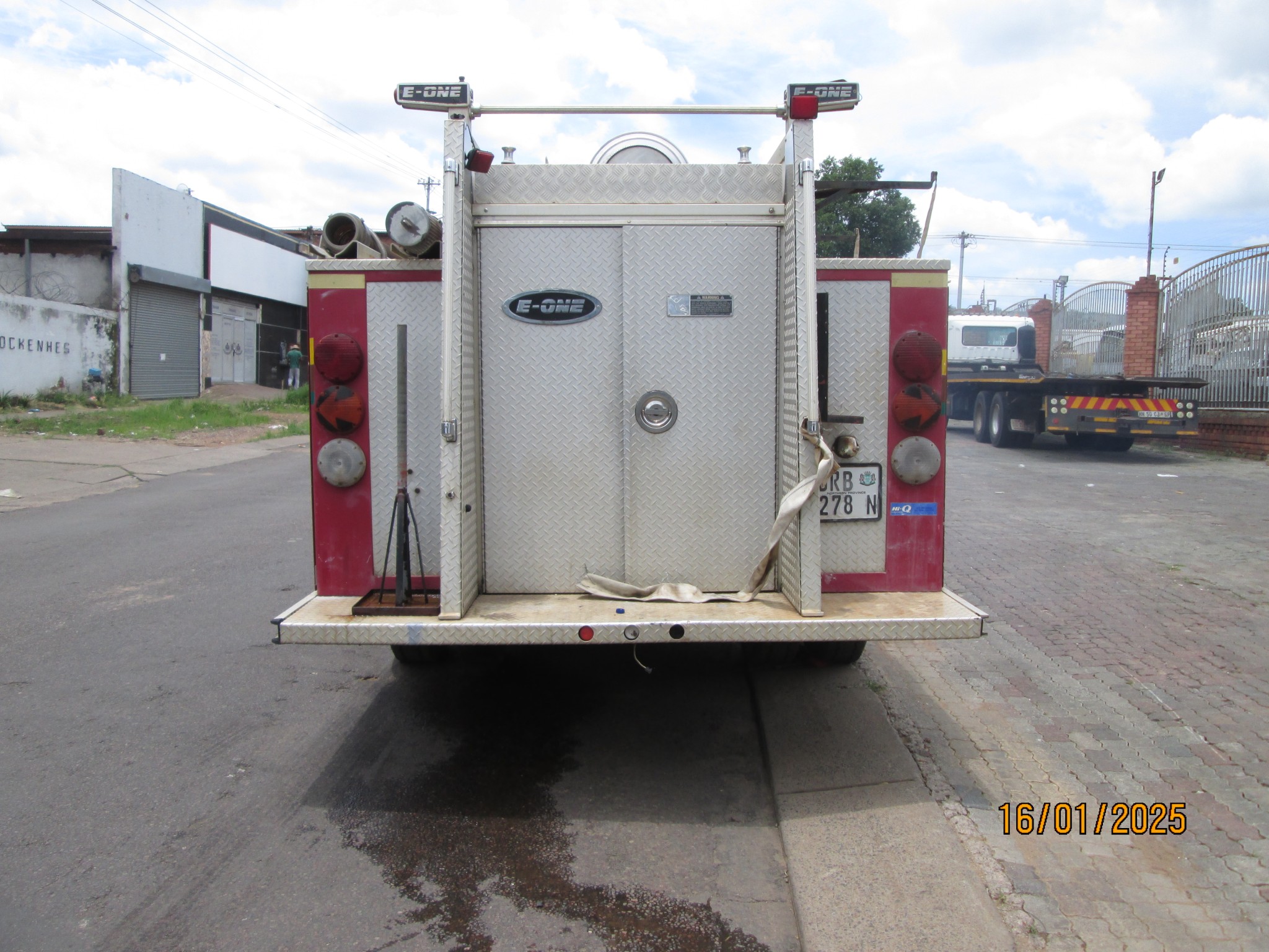 2000 GMC TOPKICK C6500 FIRE TRUCK - Image 7