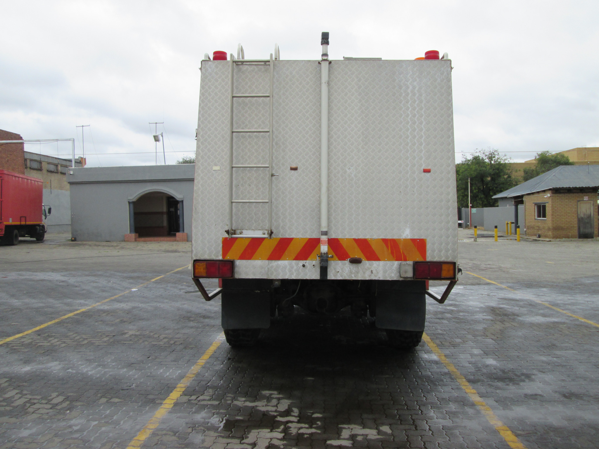 2014 MERCEDES BENZ 2635 ACTROS FIRETRUCK 045317KM - Image 6