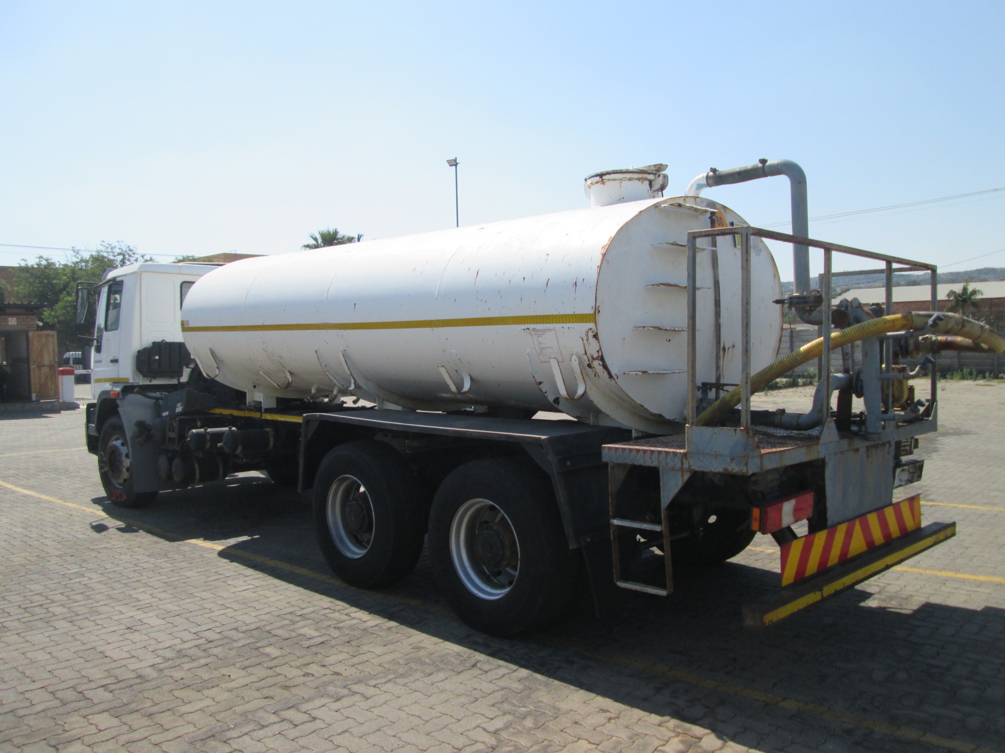 2018 MAN CLA26.280 12000L WATER TANKER - Image 4