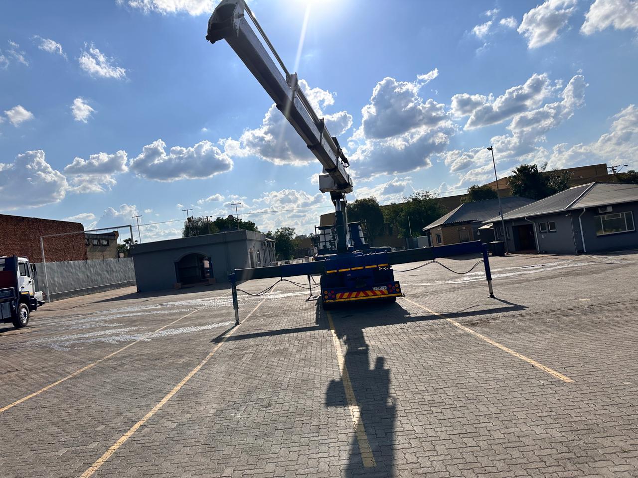 2001 MERCEDES BENZ 3235 ACTROS MP1 TWINSTEER 12TON DROPSIDE  WITH PESCI SPE560 CRANE - Image 7