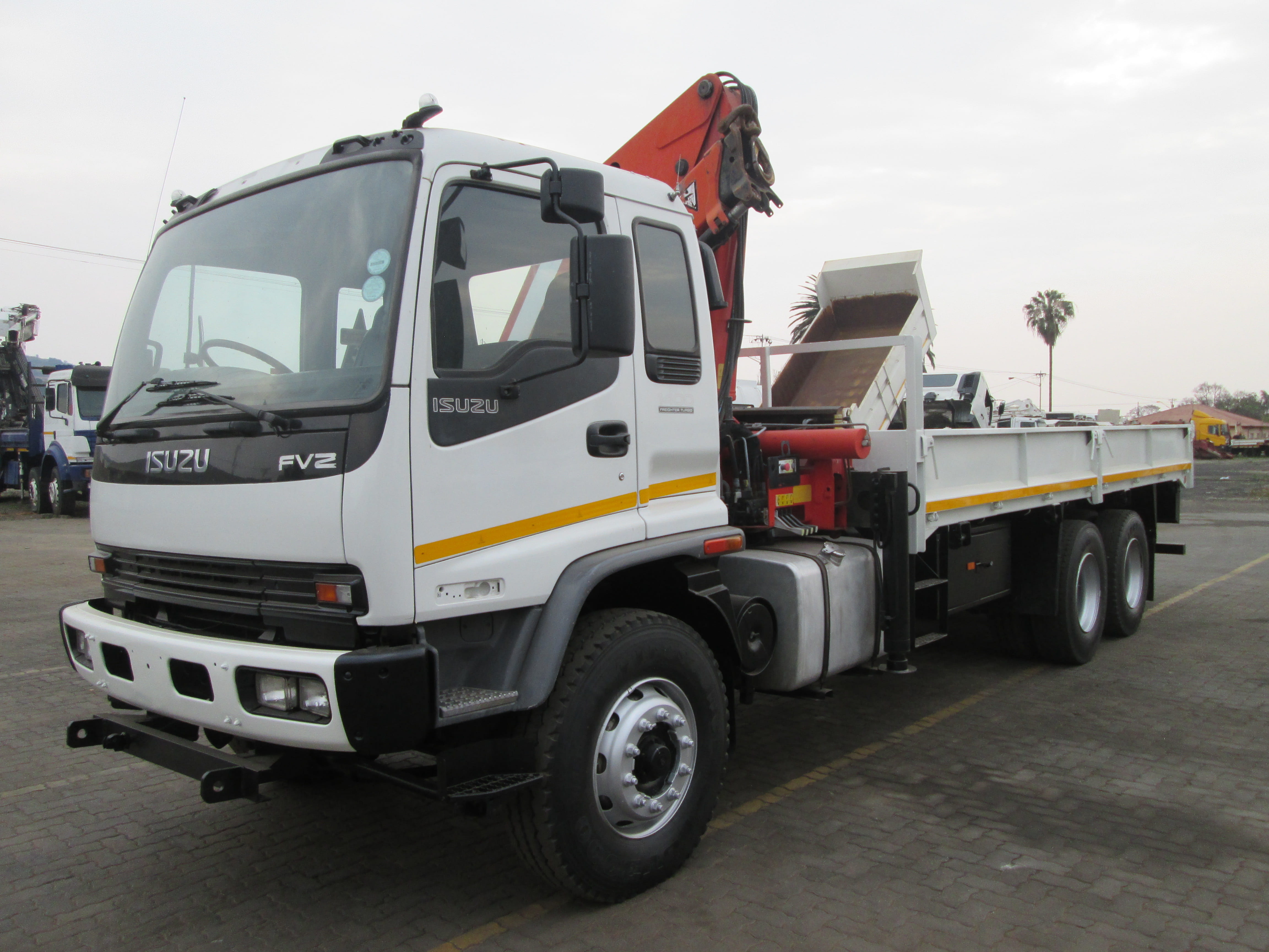 2003 ISUZU FVZ1400 14TON DROPSIDE WITH PALFINGER PK 18080 CRANE  - Image 3