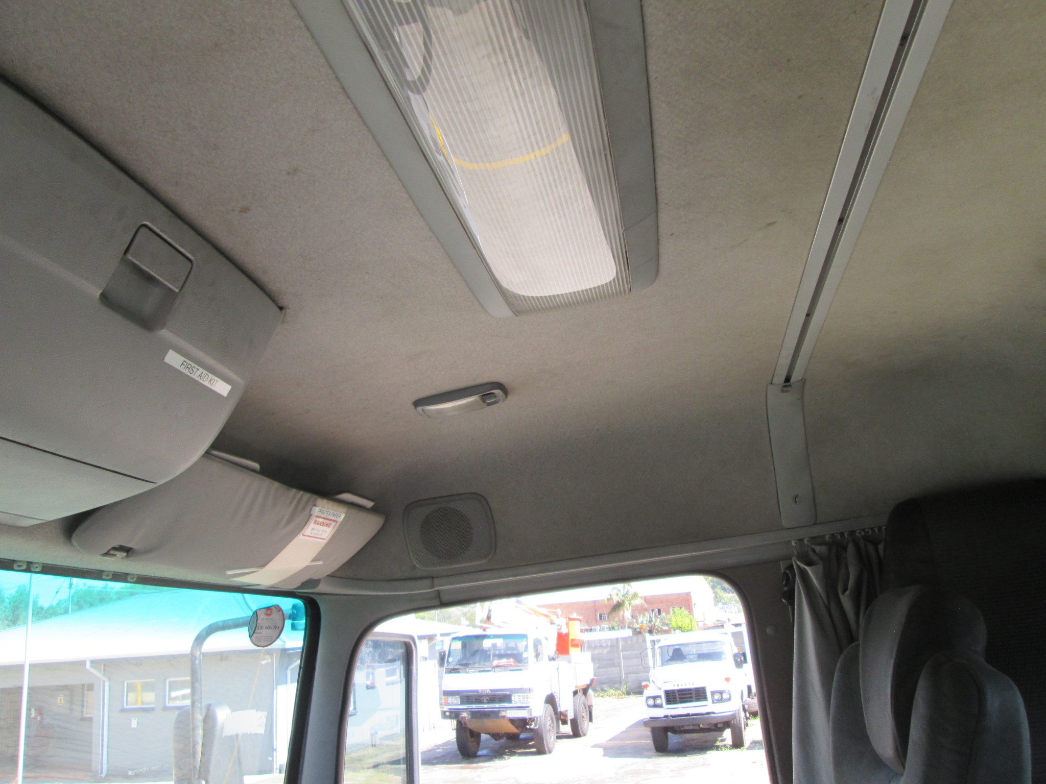 2015 UD QUON GW26-450 TRUCK TRACTOR 309996 KM - Image 14