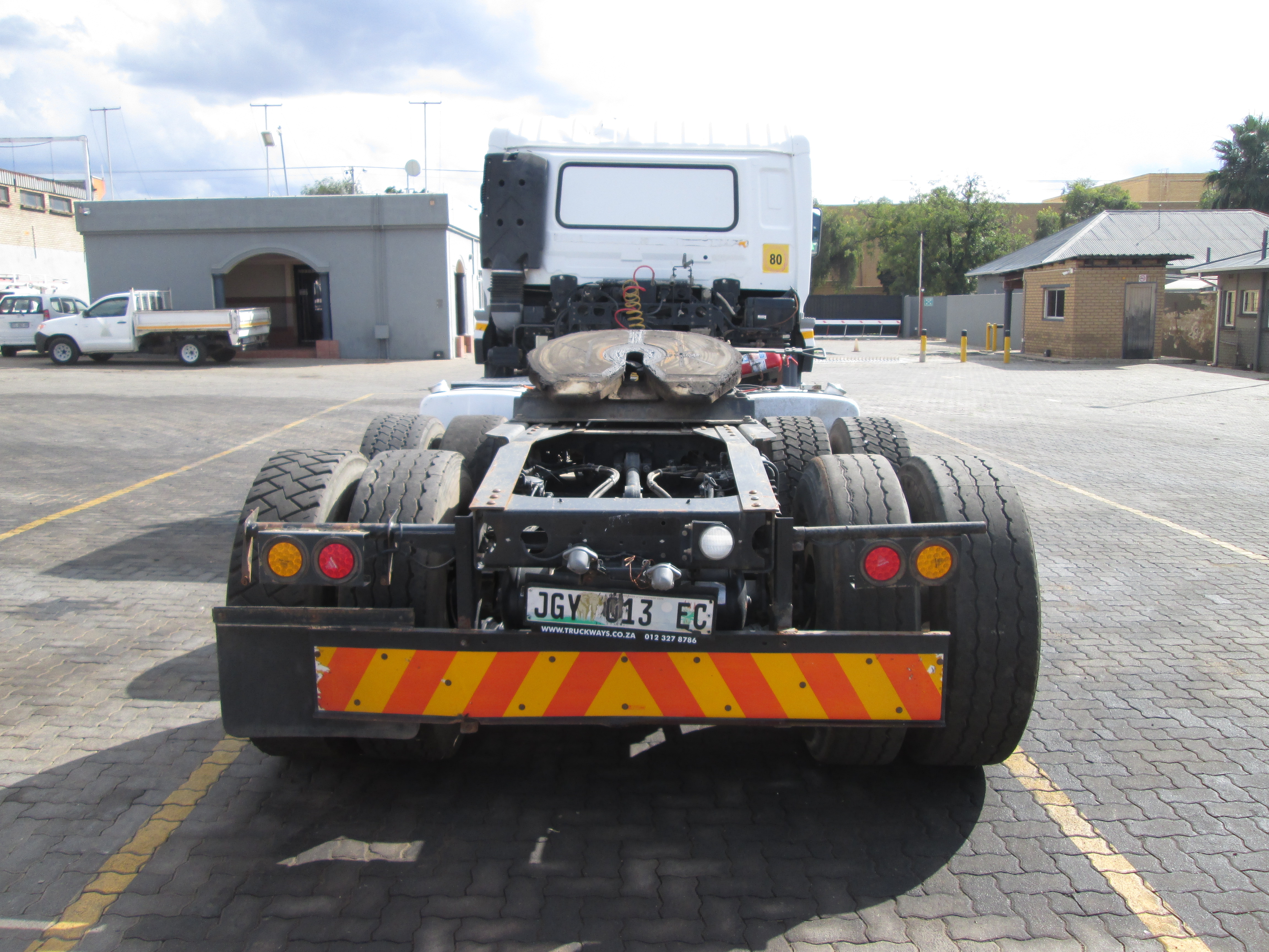 2018 UD QUON GW26-450 TRUCK TRACTOR 286211KM - Image 6
