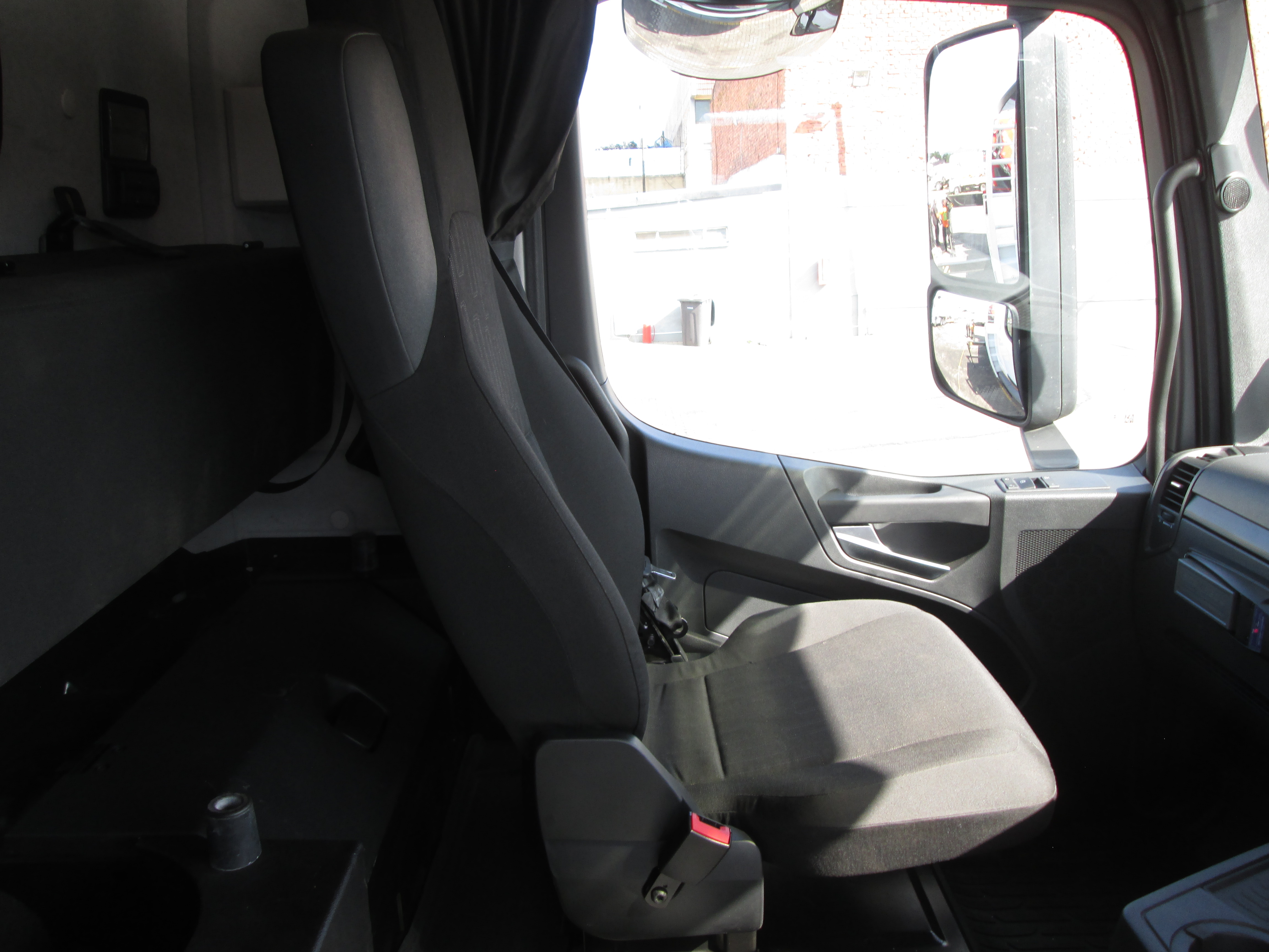 2023 Mercedes Benz AROCS 4152 Twin steer 8x4 flat deck Equipped with rear mount PK63002 EH crane - Image 26