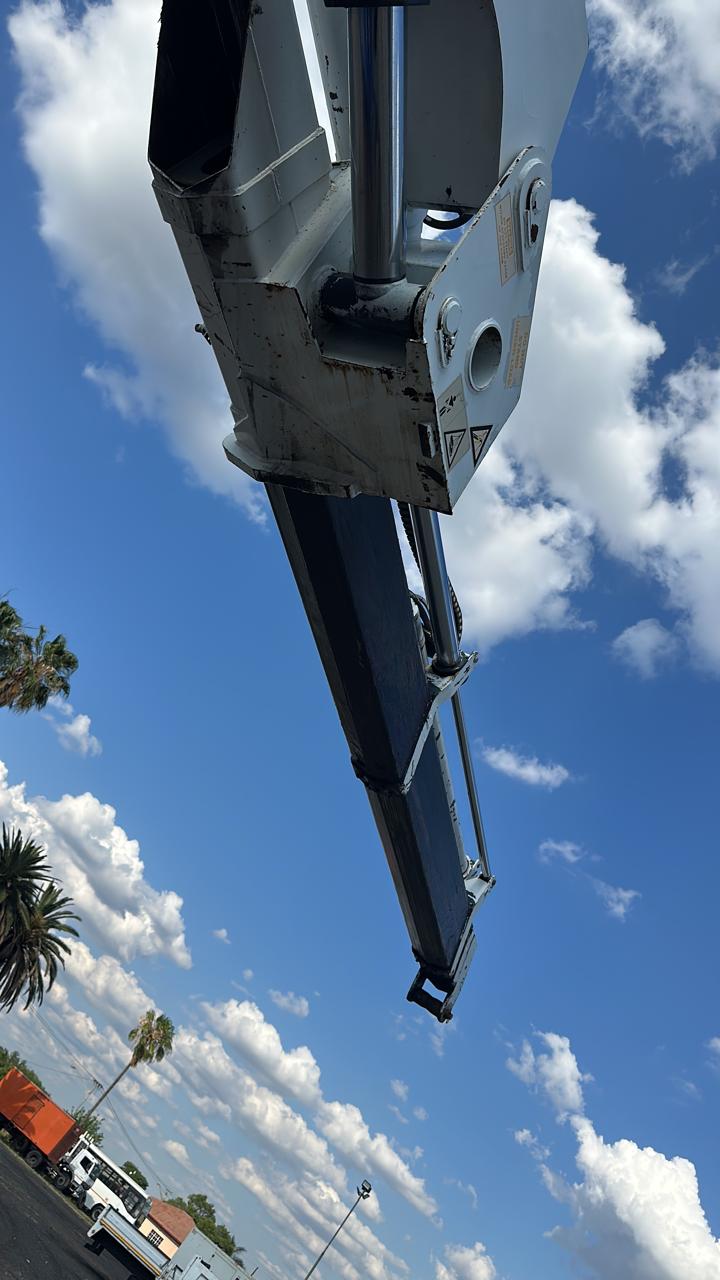 2001 MERCEDES BENZ 3235 ACTROS MP1 TWINSTEER 12TON DROPSIDE  WITH PESCI SPE560 CRANE - Image 2