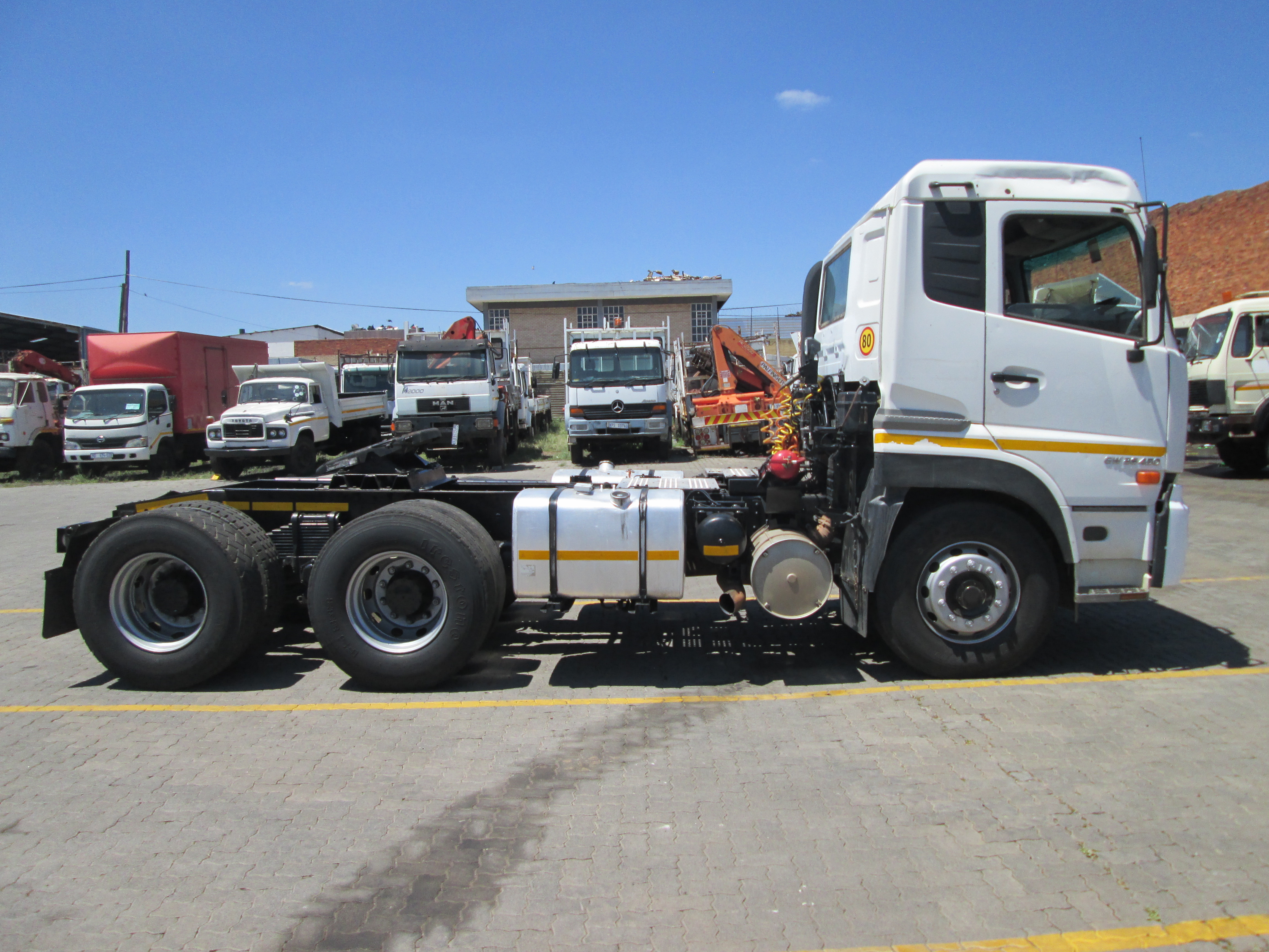 2015 UD QUON GW26-450 TRUCK TRACTOR 275737KM - Image 8