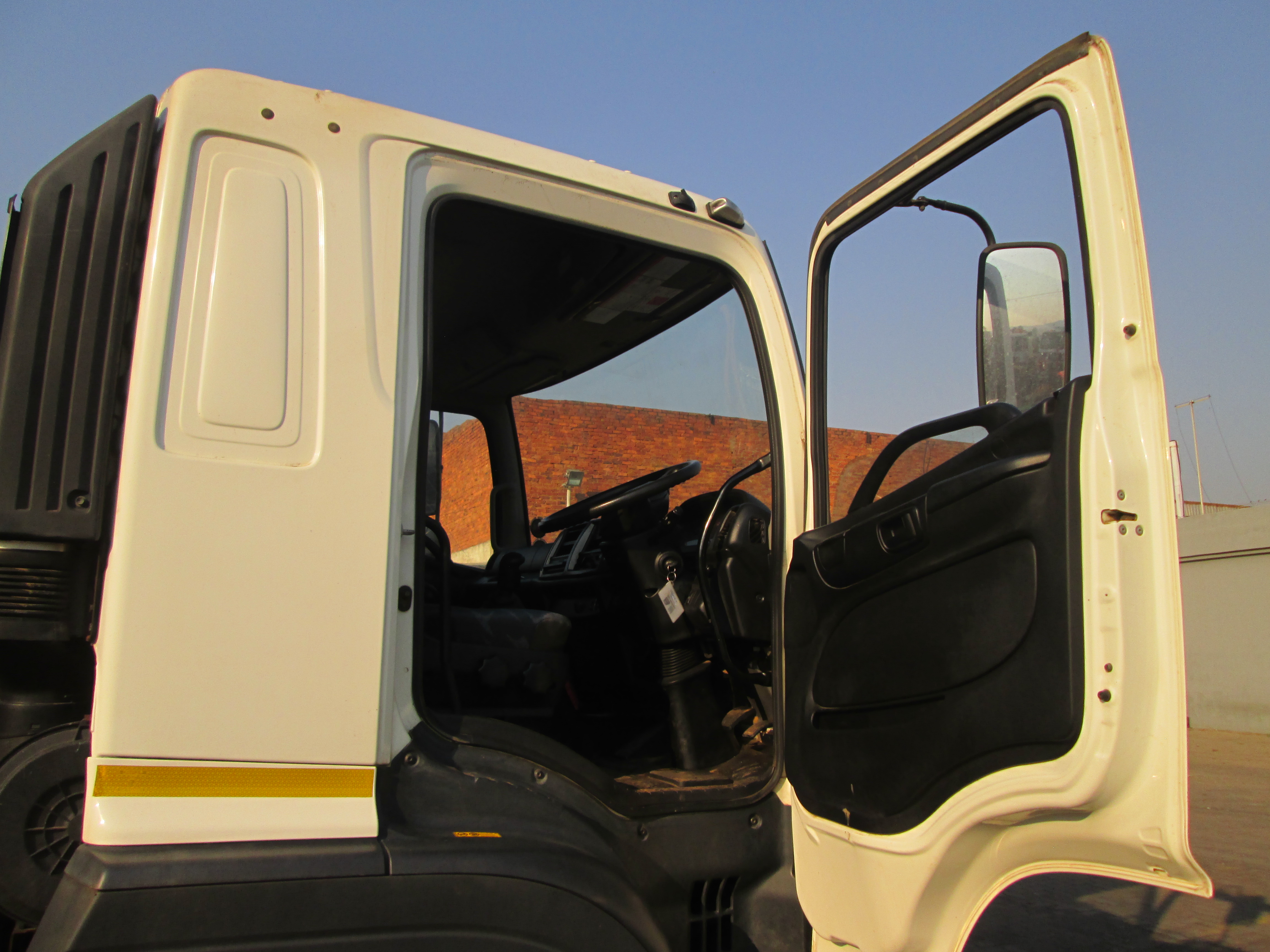 2019 HINO 500 2836 10CUBE TIPPER 51805KM - Image 2