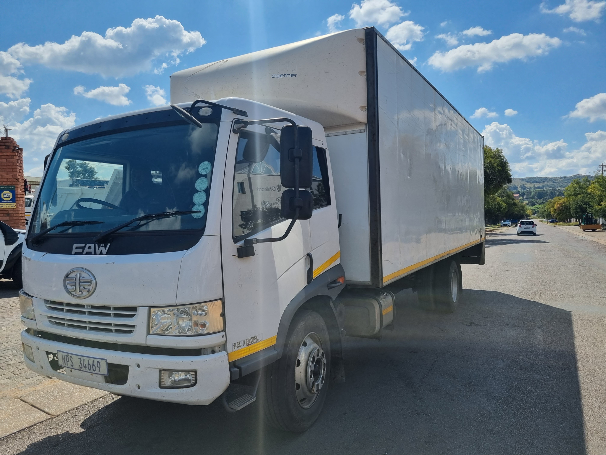 2018 FAW 15.180 8TON CLOSED BODY - Image 3