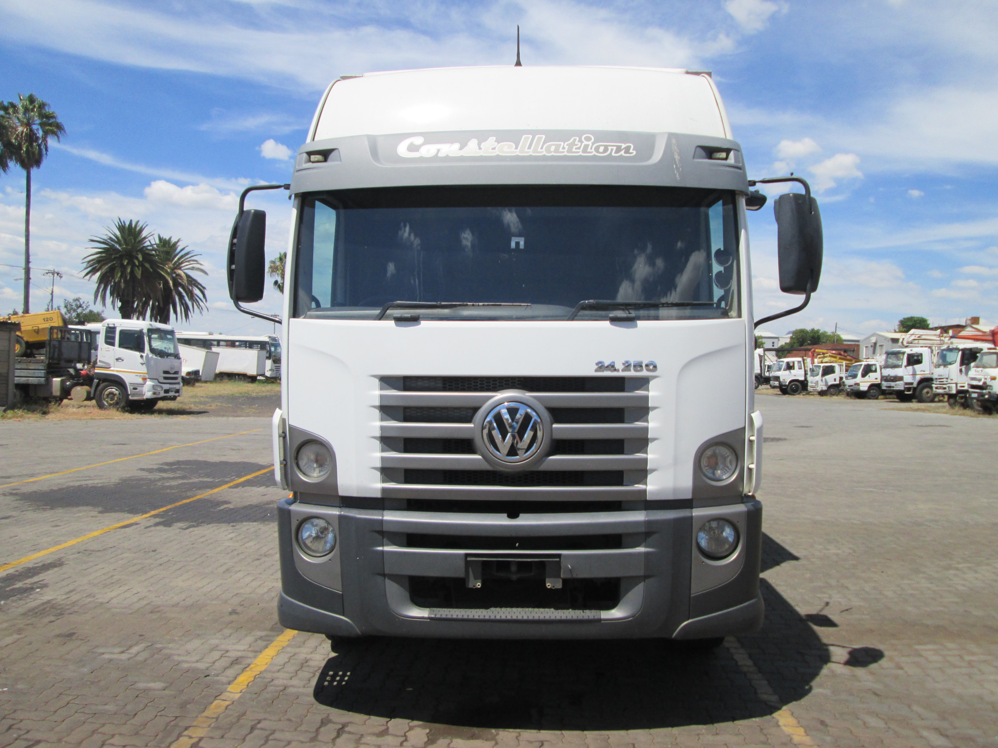 2016 VW CONSTELLATION 24.250 12TON CURTAIN SIDES - 292437KM - Image 2