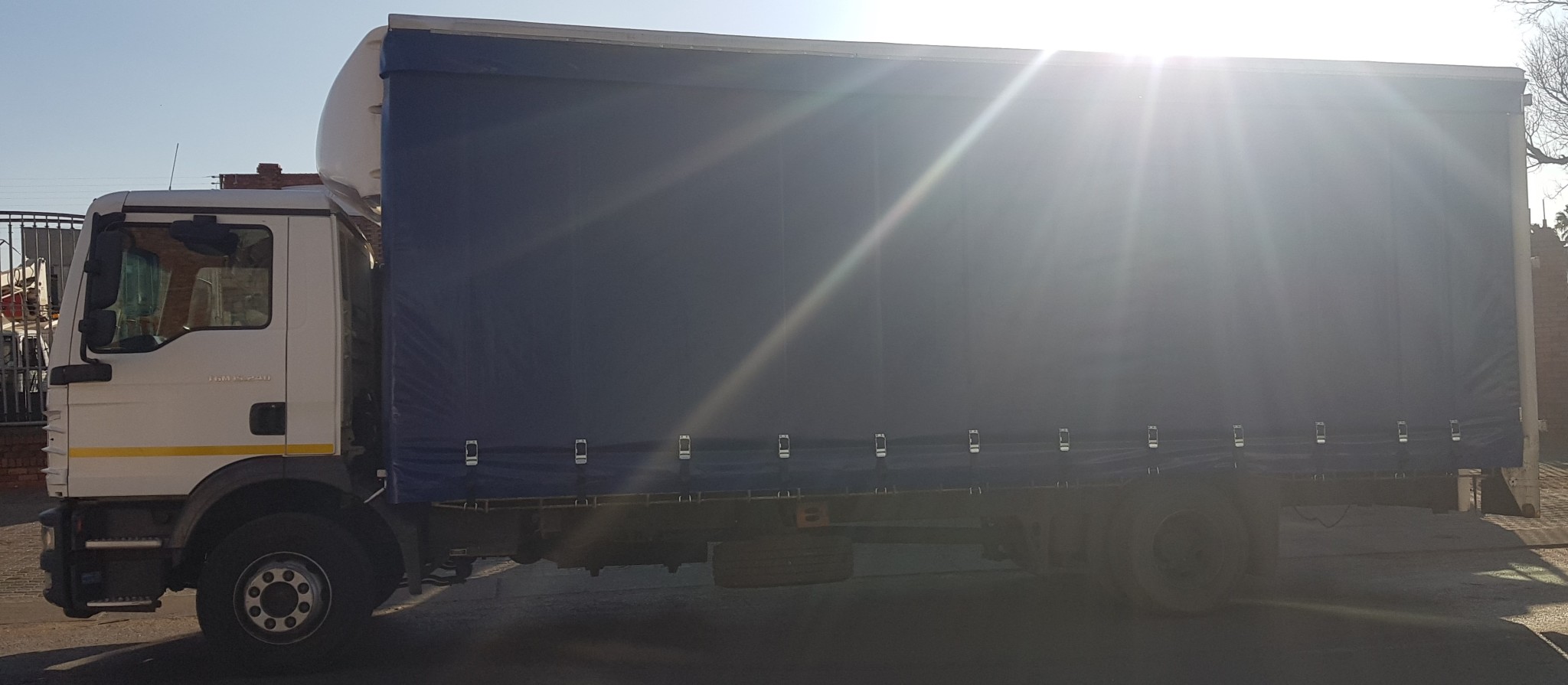 2016 MAN TGM15.240 8TON CURTAIN SIDES - Image 4