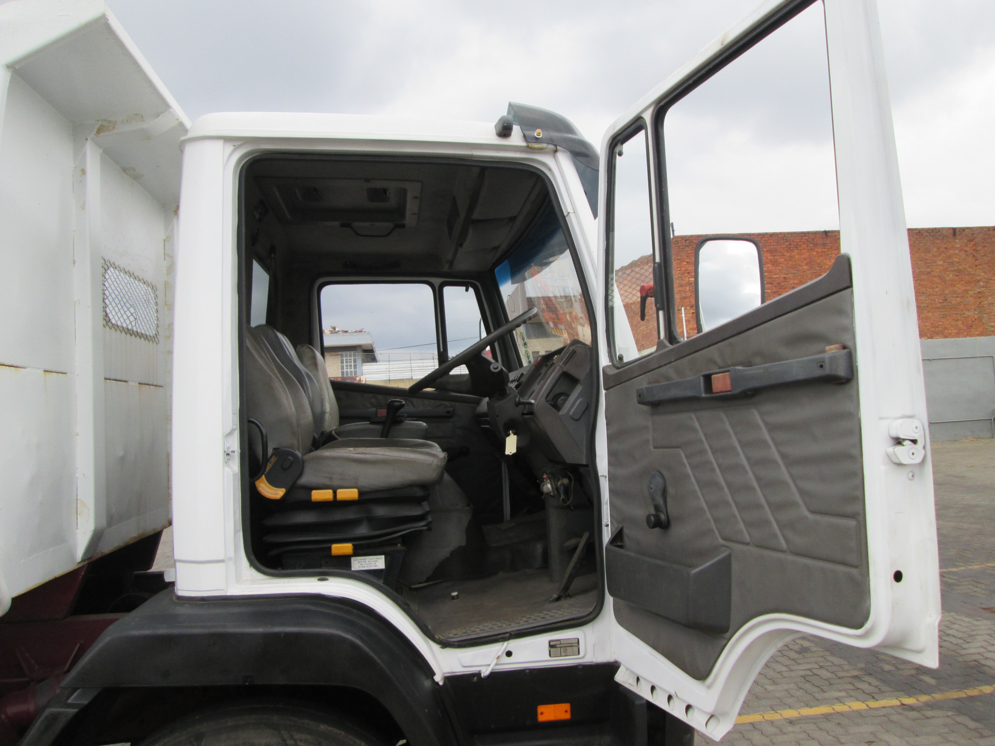 1993 MERCEDES BENZ 1214 6CUBE TIPPER - Image 9