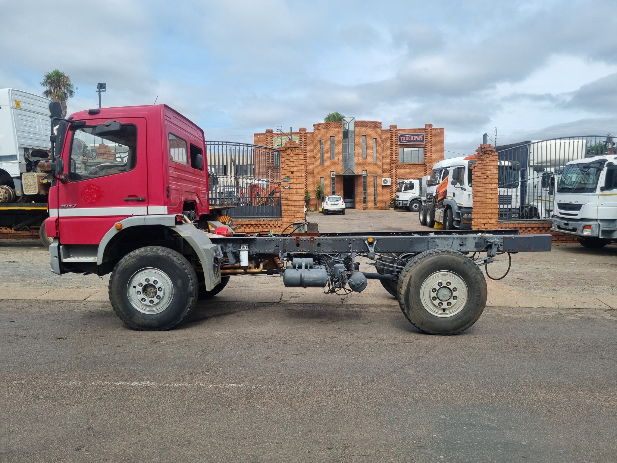 2007 MERCEDES BENZ 1017 4X4 CHASSIS CAB - Image 4