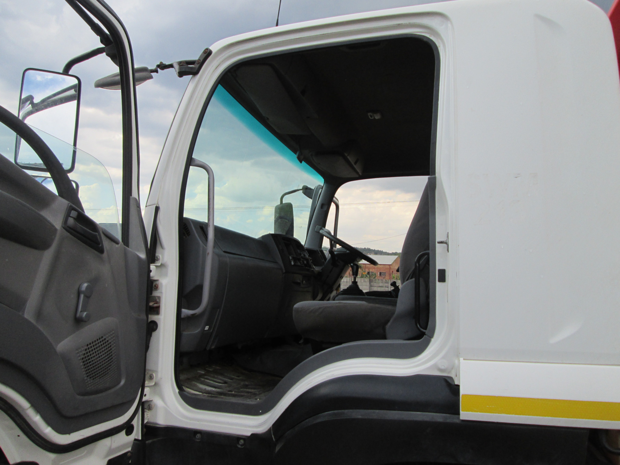 2013 ISUZU FVZ1400 10CUBE TIPPER - Image 10