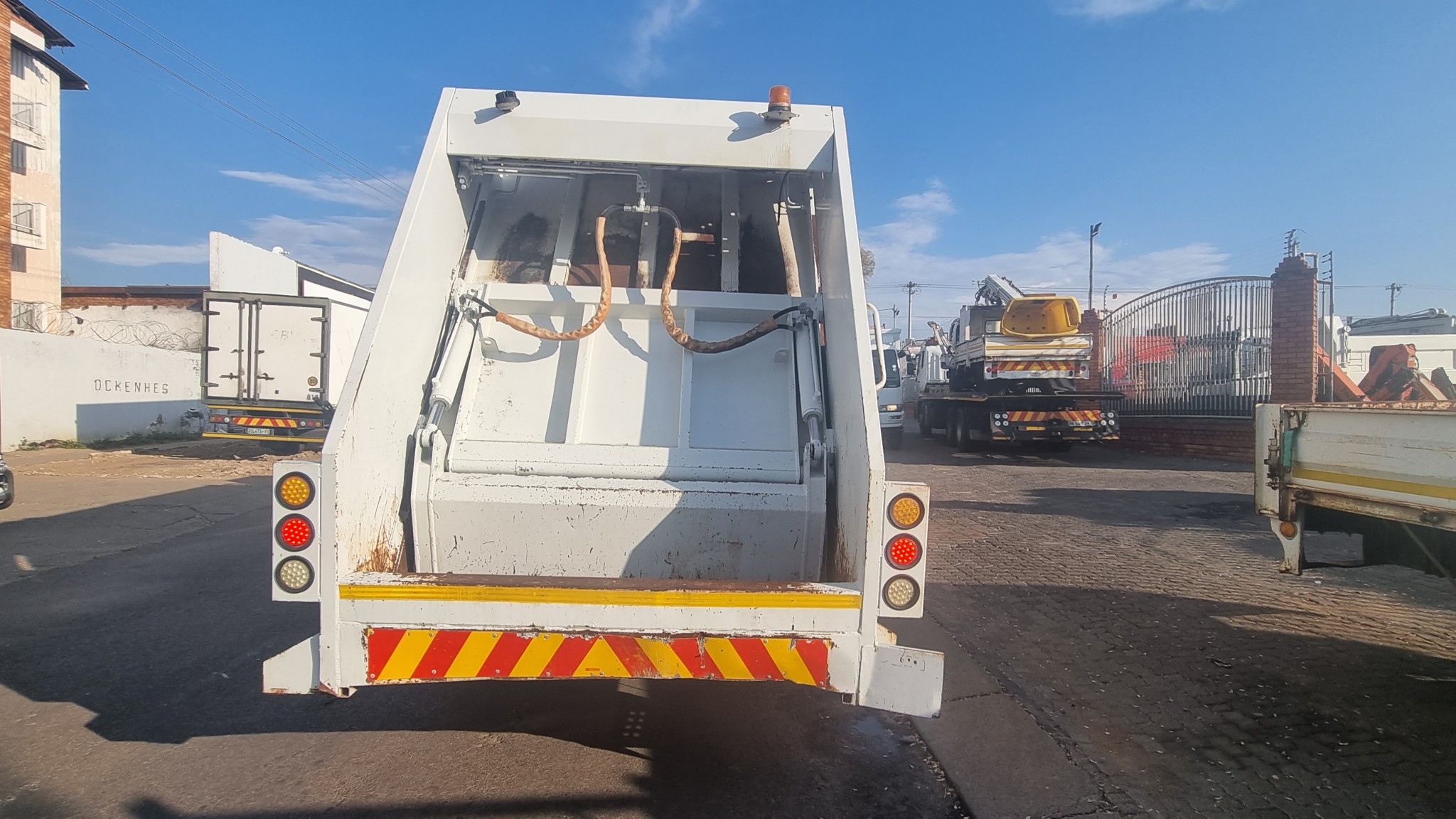 2018 FUSO FJ16-230 12 CUBE COMPACTOR - Image 7