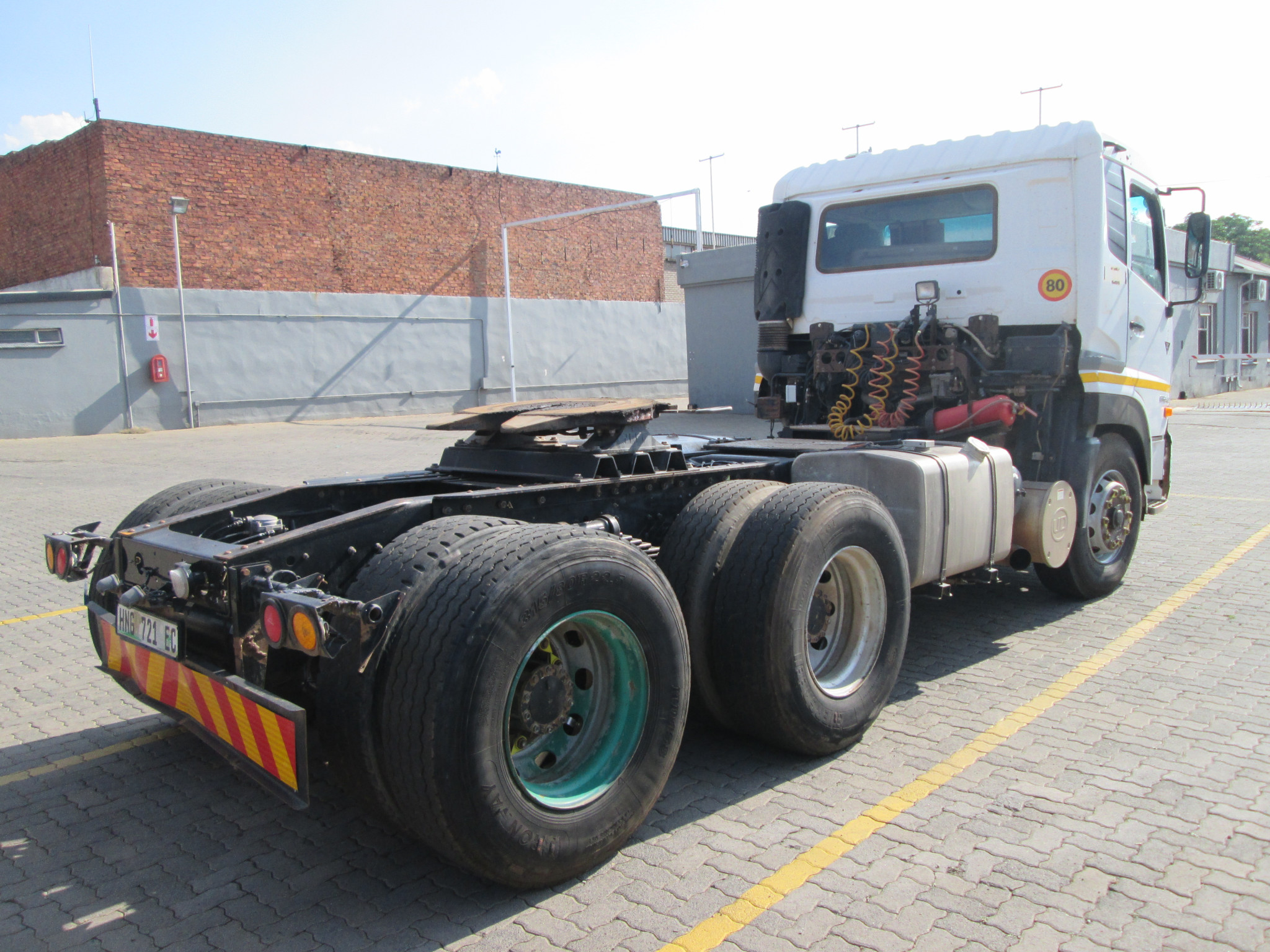 2015 UD QUON GW26-450 TRUCK TRACTOR 125605KM - Image 7