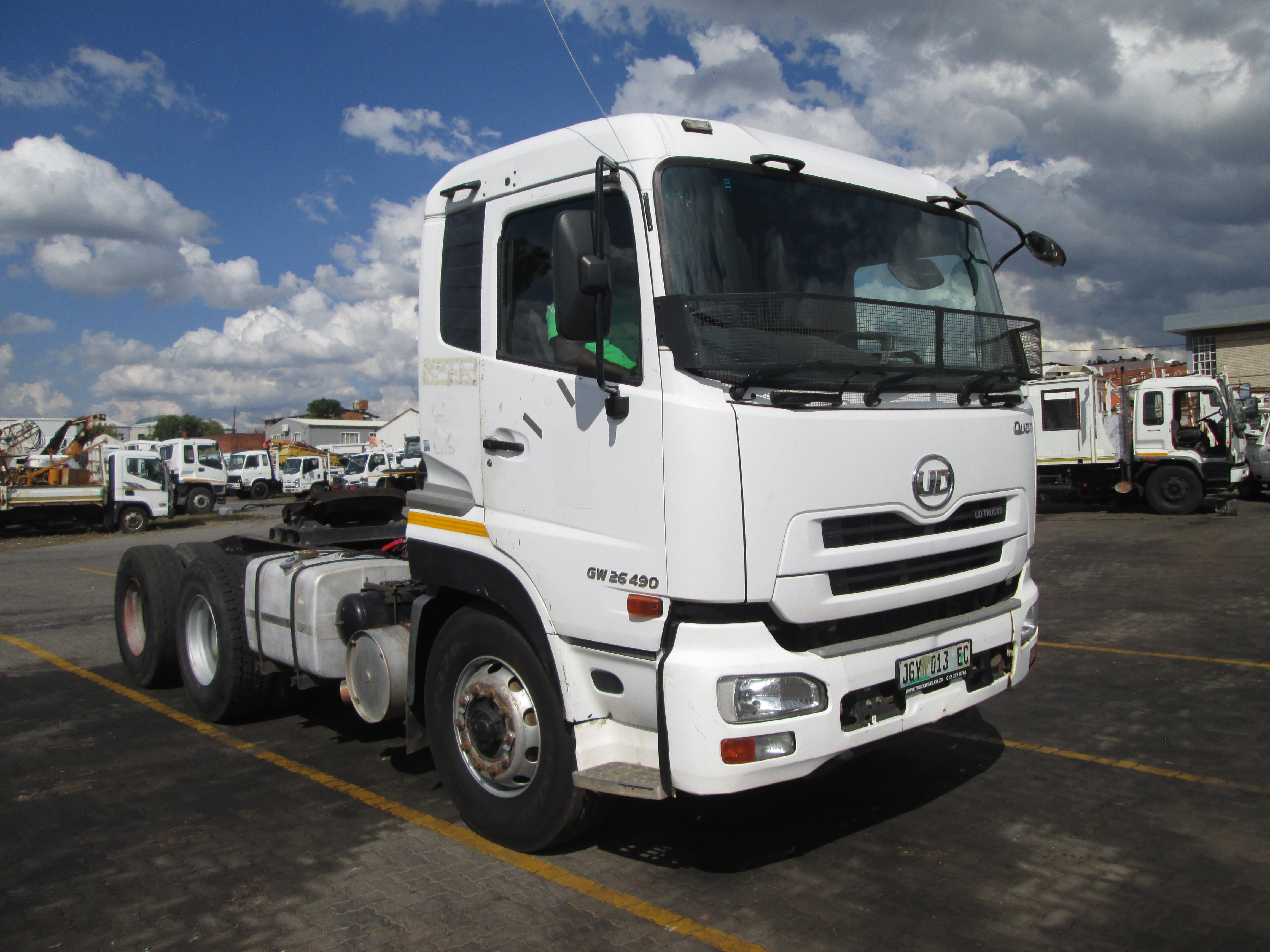 2018 UD QUON GW26-450 TRUCK TRACTOR 286211KM - Image 1