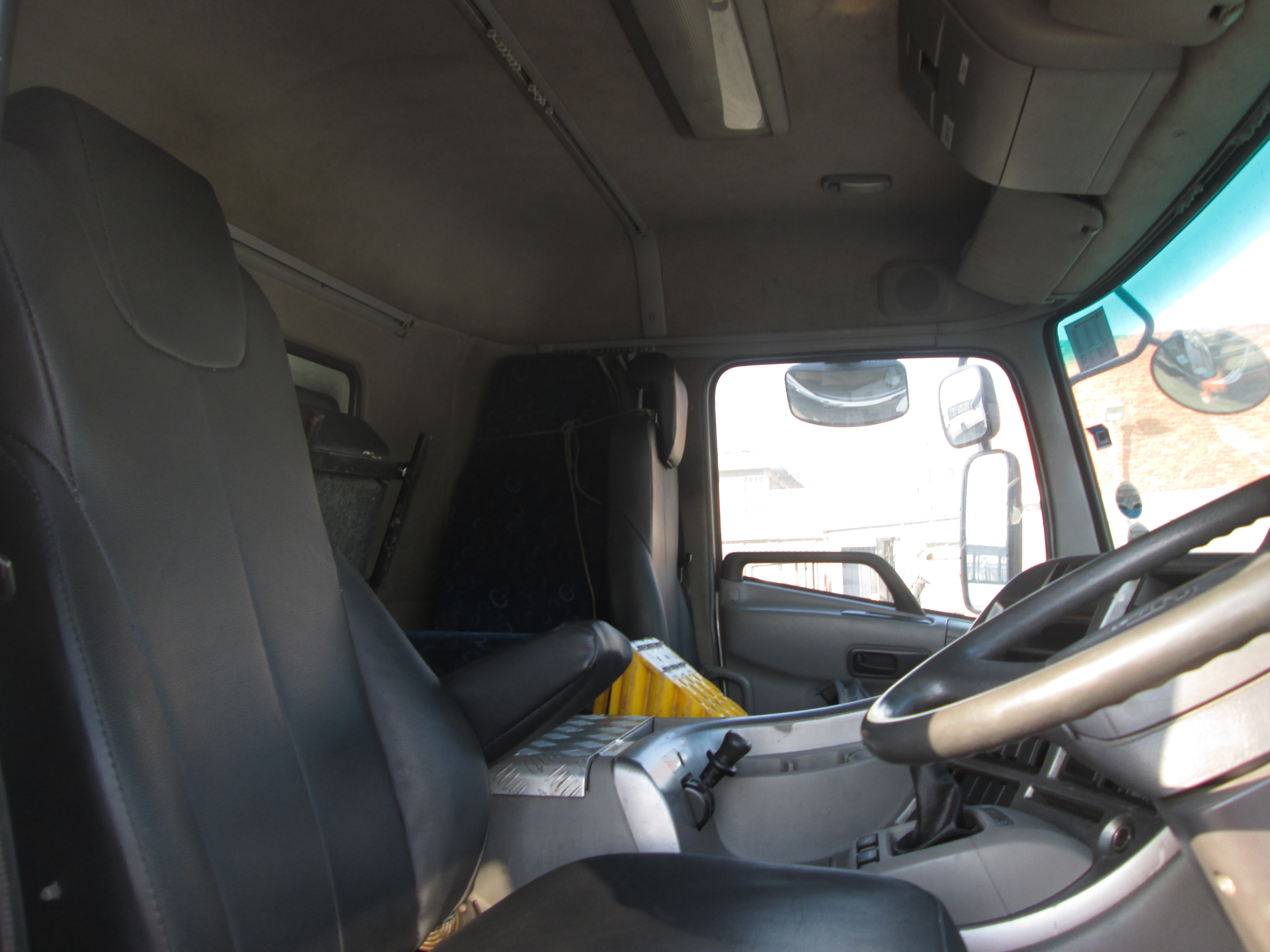 2018 UD QUON GW26-450 TRUCK TRACTOR 253087KM - Image 12