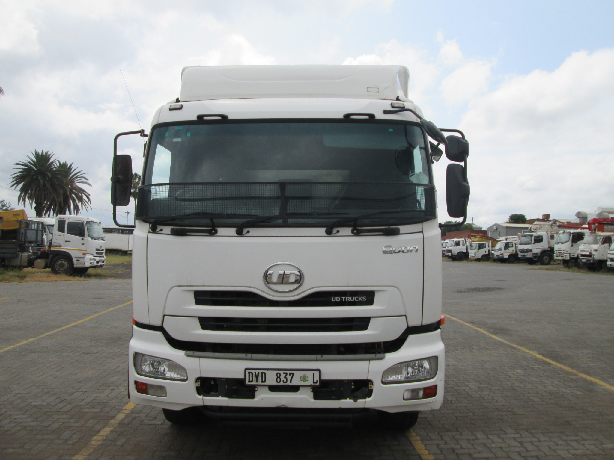 2018 UD QUON GW26-450 TRUCK TRACTOR 365971KM - Image 2