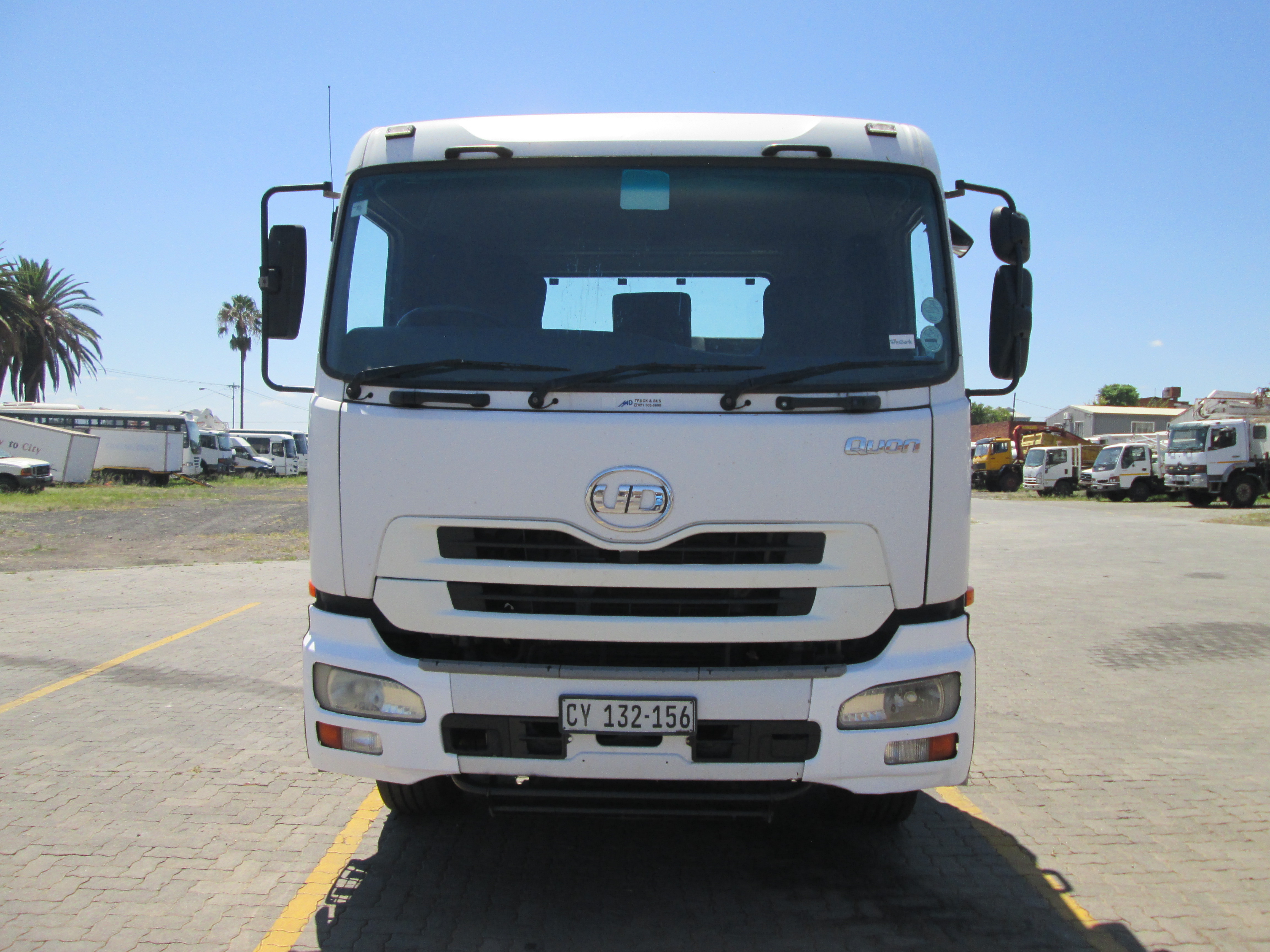 2015 UD QUON GW26-450 TRUCK TRACTOR 275737KM - Image 2