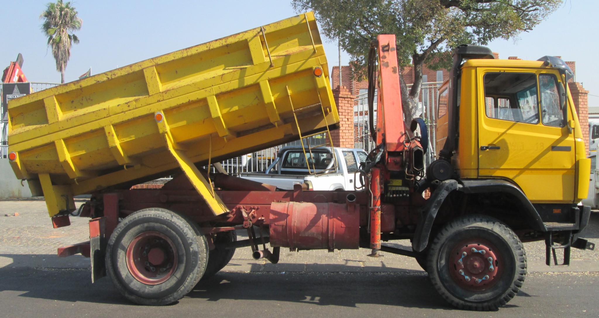 1996 MERCEDES BENZ 1617 8TON WITH PALFINGER PE8000 CRANE AND GRAB 4X4 TIPPER - Image 9