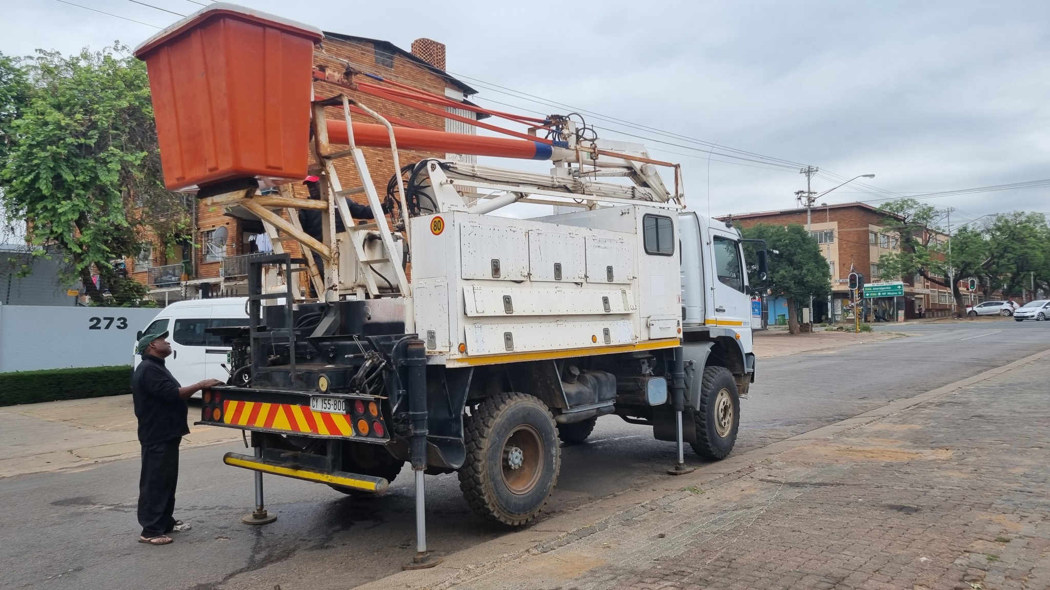 2002 MERCEDES BENZ1517 4x4 12M REACH LIVE LINE TRUCK - Image 7