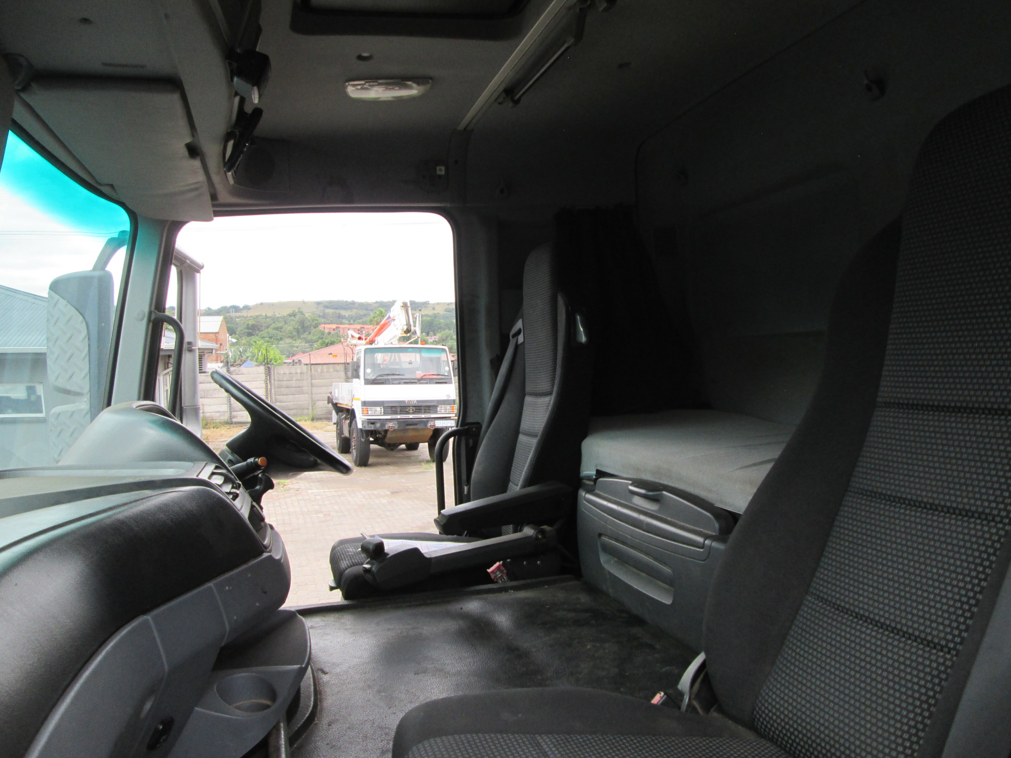 2012 MERCEDES BENZ 3344 TRUCK TRACTOR WITH PK 15500 CRANE - Image 12