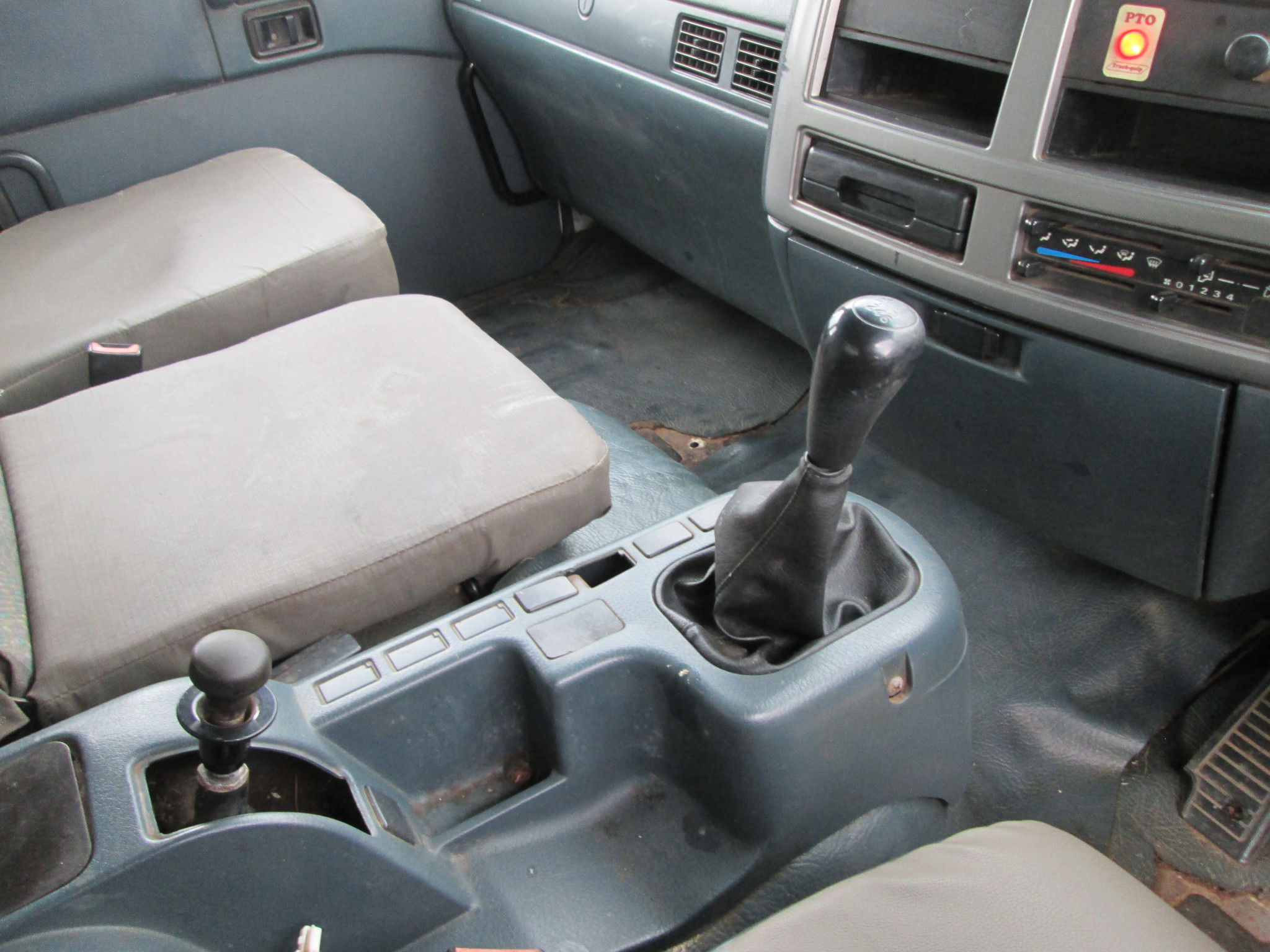 2011 UD TRUCK UD80 8TON DROPSIDE WITH FASSI F65 CRANE & CREWCAB - Image 16