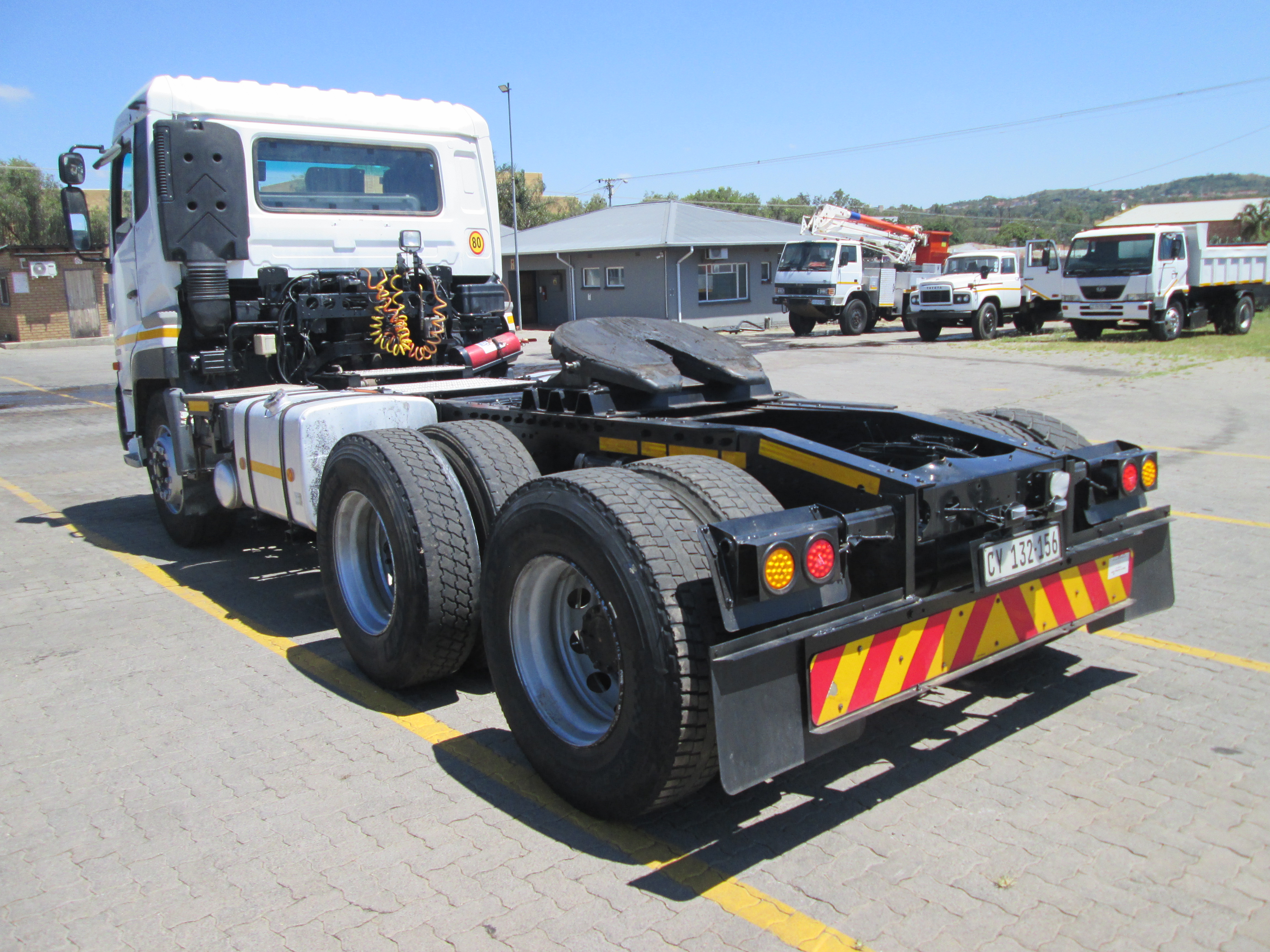 2015 UD QUON GW26-450 TRUCK TRACTOR 275737KM - Image 5