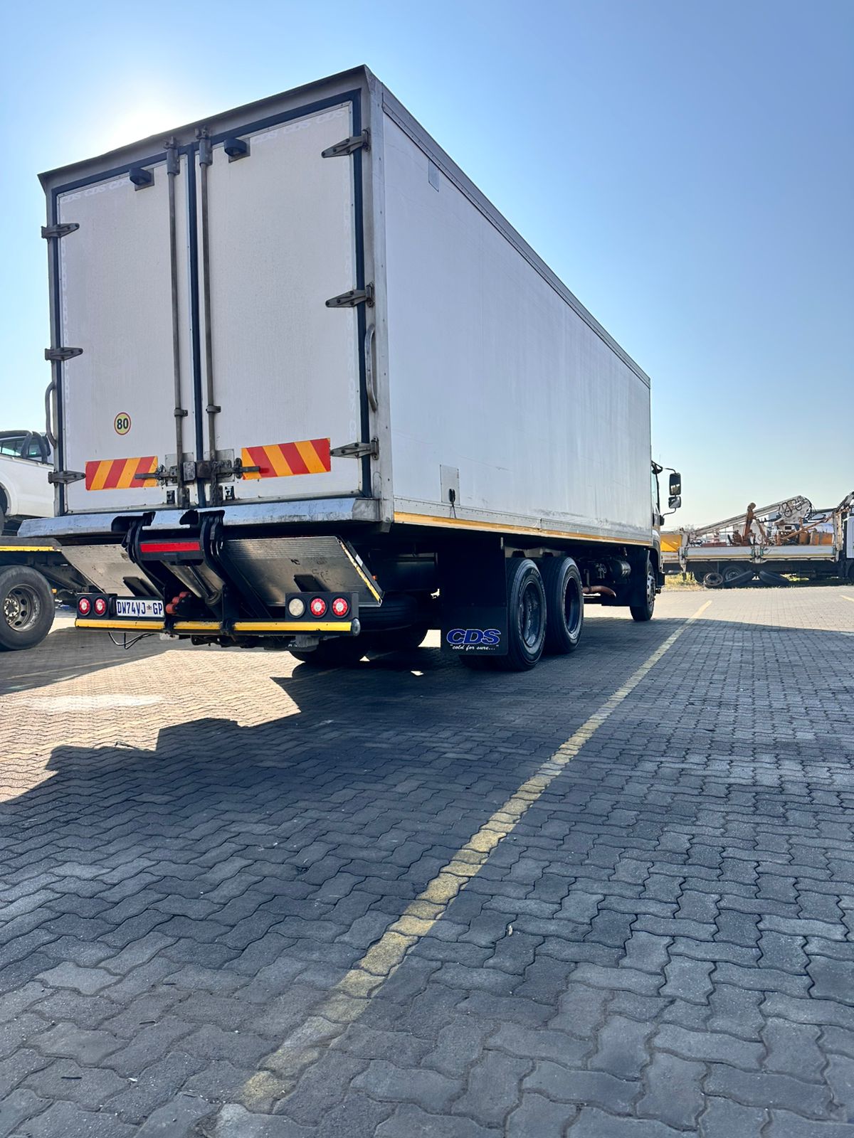 2015 ISUZU FVM1200 FRIDGE TRUCK WITH THERMOKING T-800R (-25 degrees Celsius) 362495KM - Image 10