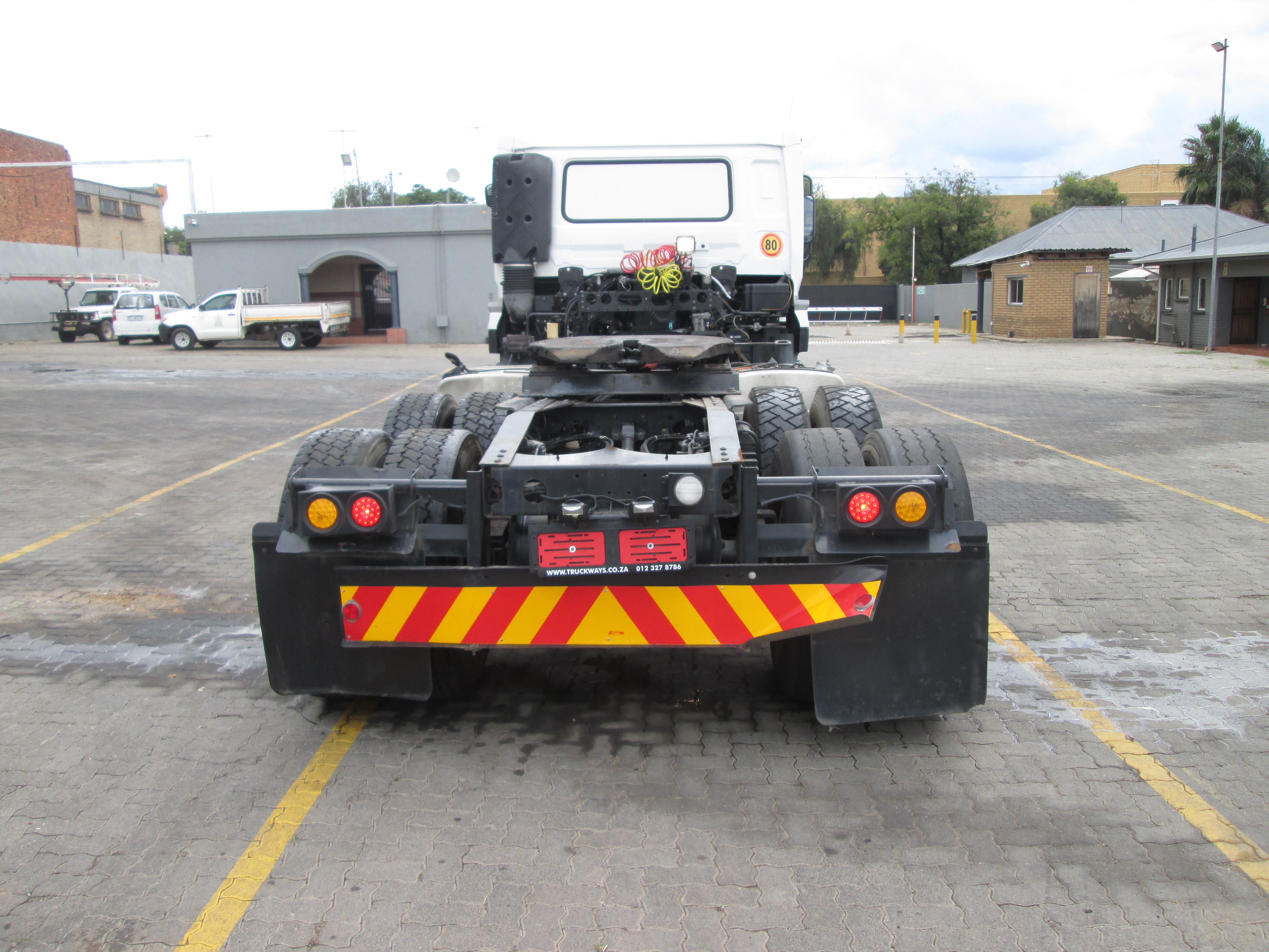 2018 UD QUON GW26-450 TRUCK TRACTOR 311225KM - Image 6