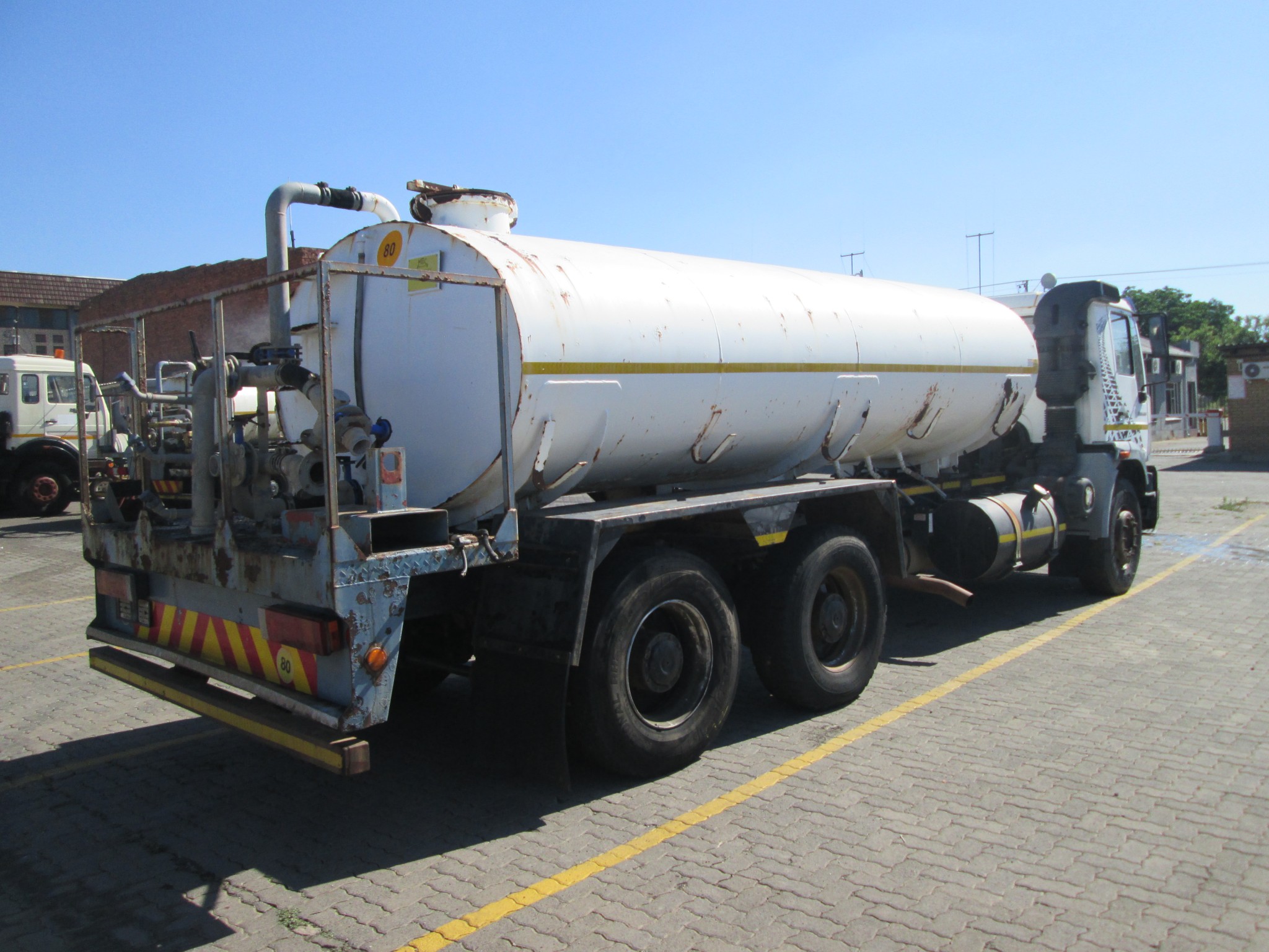 2018 MAN CLA26.280 12000L WATER TANKER - Image 7