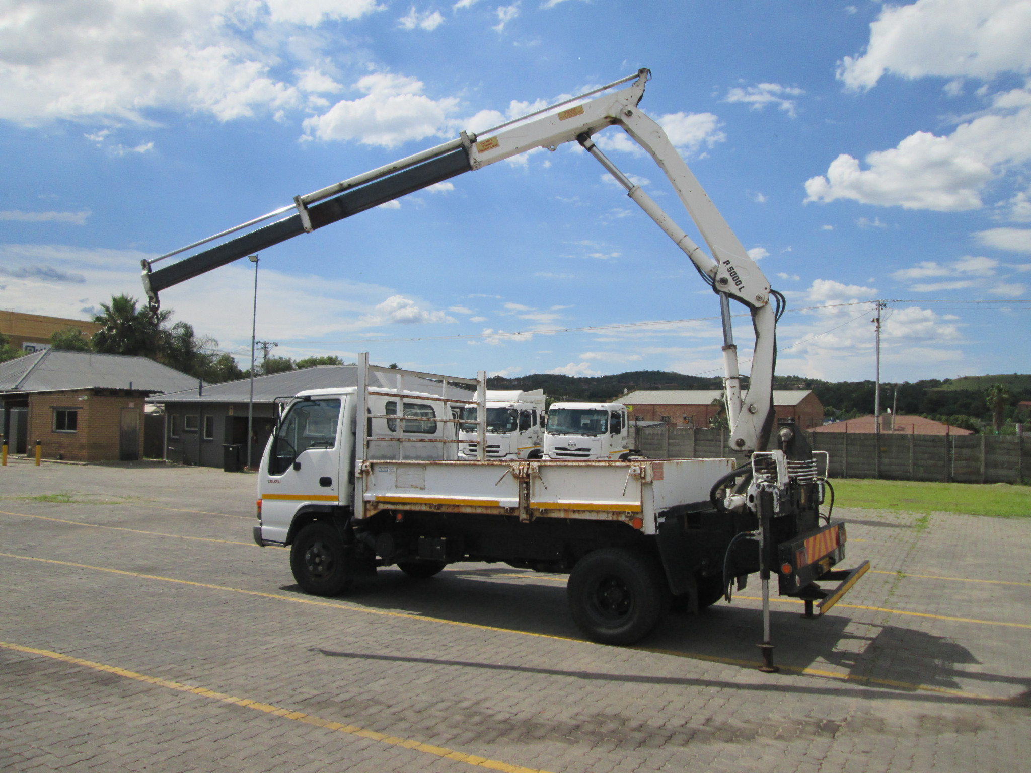 1999 ISUZU NPR300 3TON DROPSIDE WITH BONFIGLIOLI  P5000L CRANE - Image 10