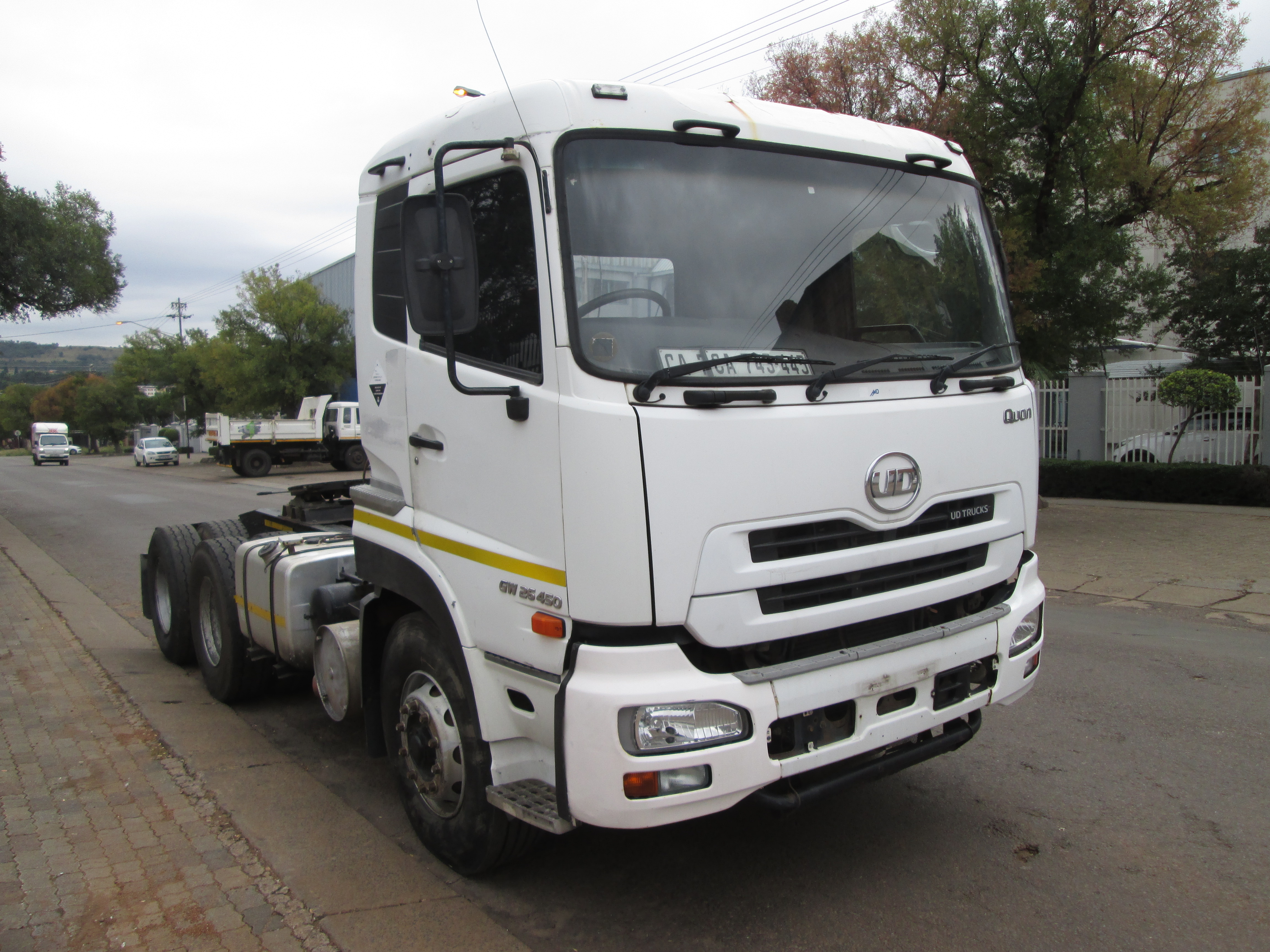 2015 UD QUON GW26-450 TRUCK TRACTOR 265967KM - Image 1