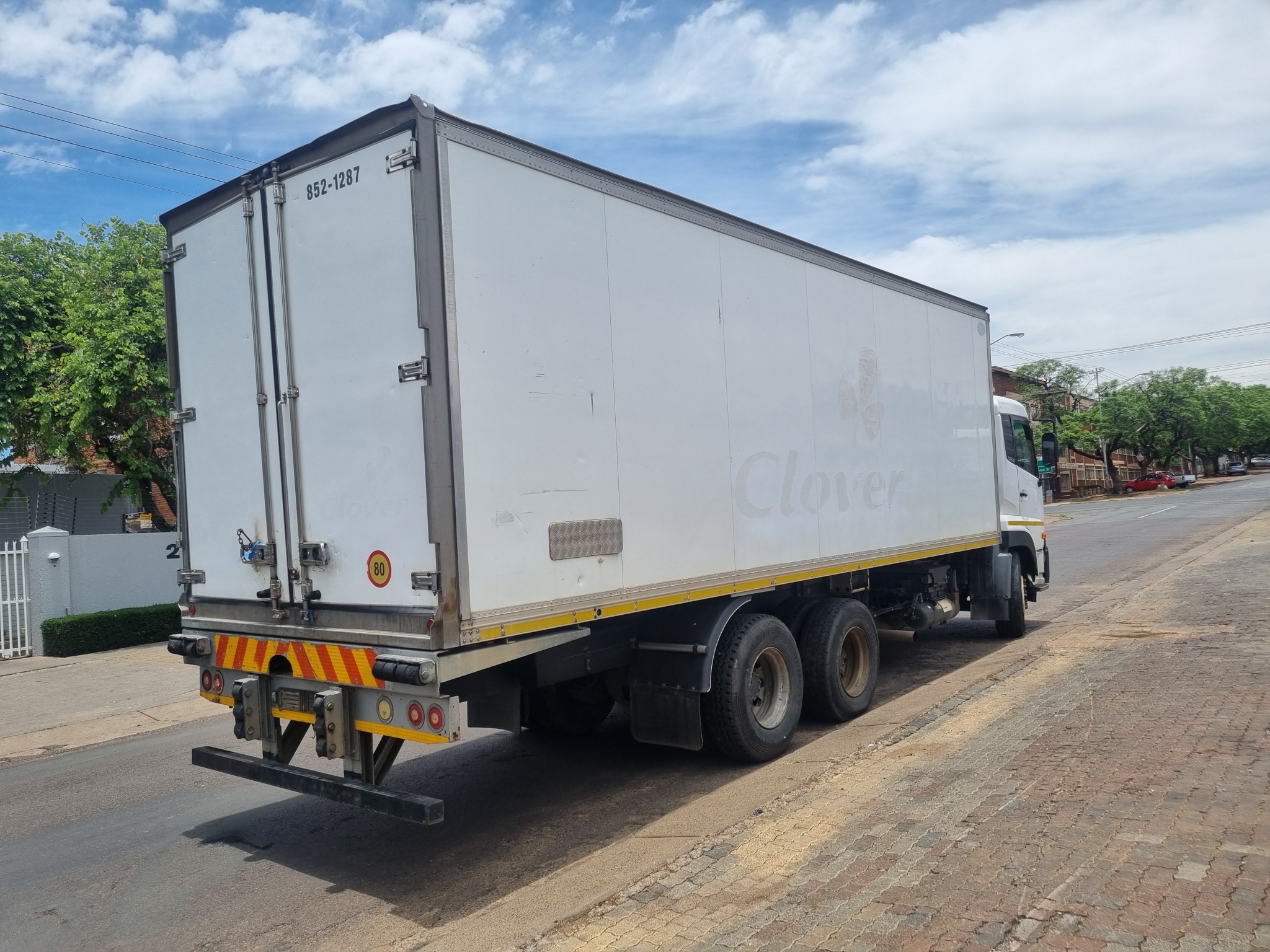 2013 UD330 14TON TRUCK WITH THERMO KING FRIDGE UNIT - Image 7