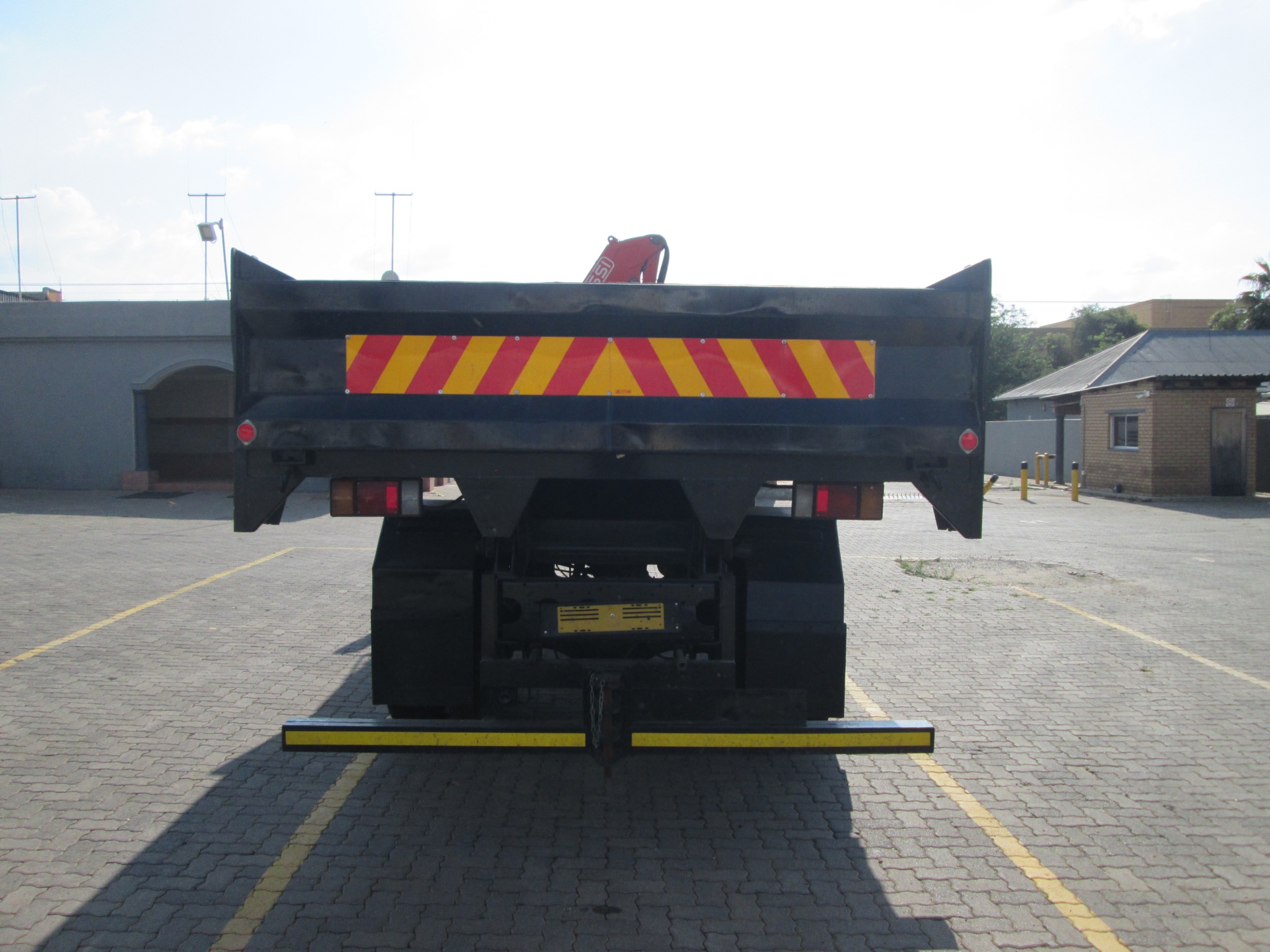 2014 ISUZU FTS750 4X4 5CUBE TIPPER DROPSIDE WITH FASSI F65 CRANE - Image 12
